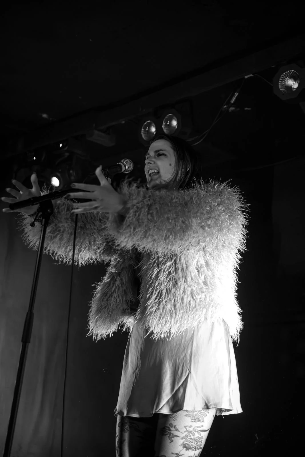 Anna Lea performing in Glasgow (Photo via Danni Arndt)