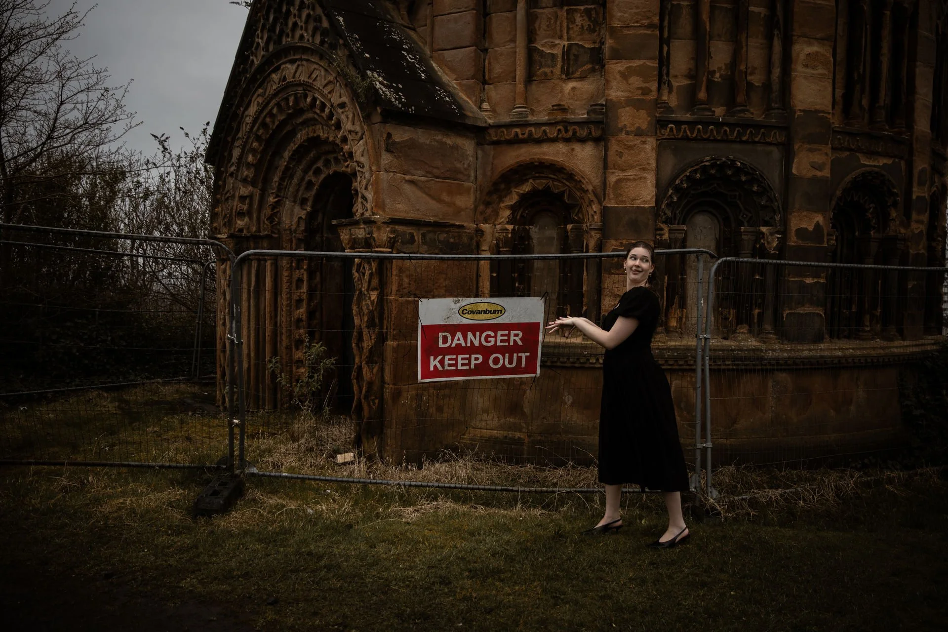 Anna Lea in Glasgow City Necropolis (Photo via Danni Arndt)
