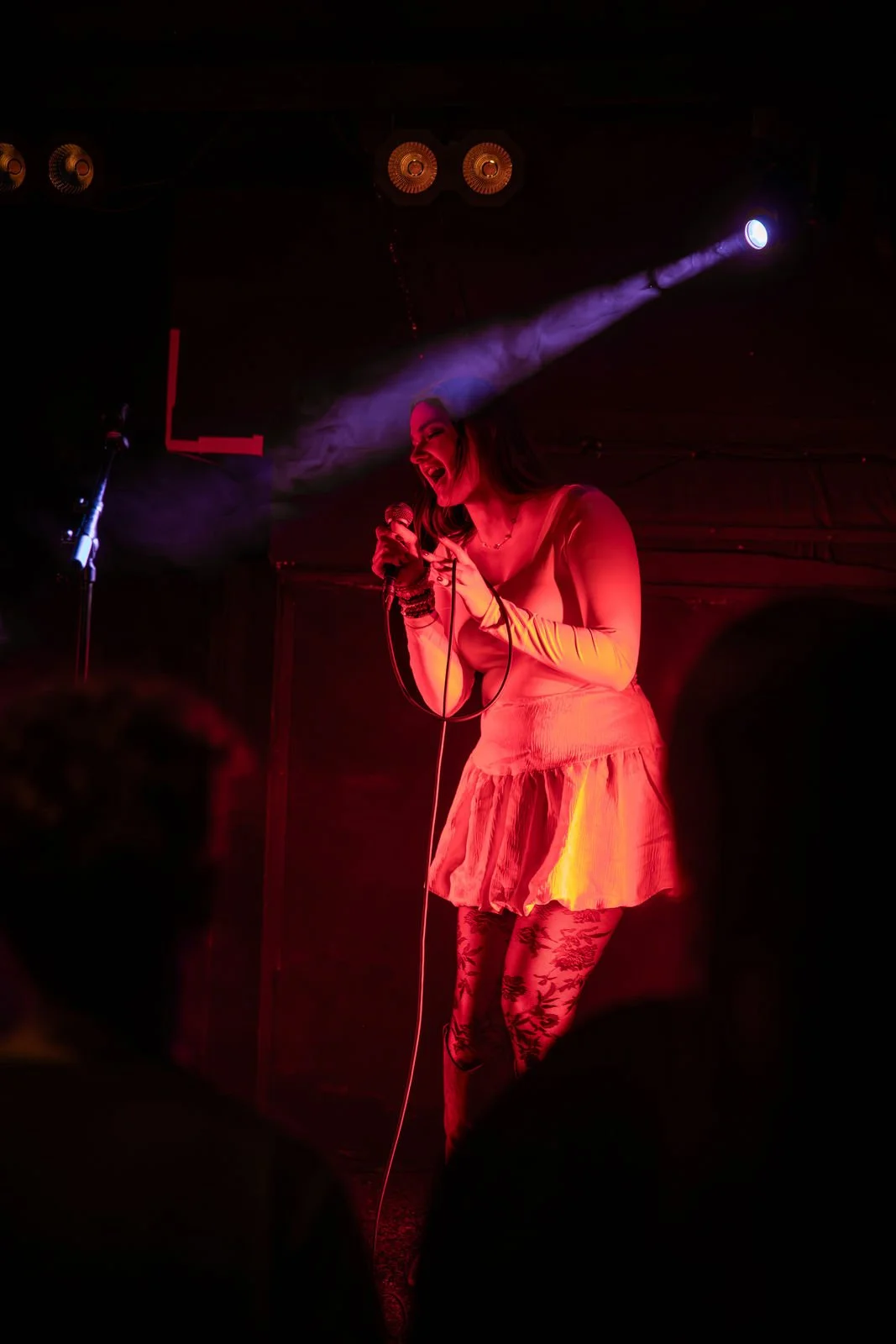 Anna Lea performing in Glasgow (photo via Danni Arndt)