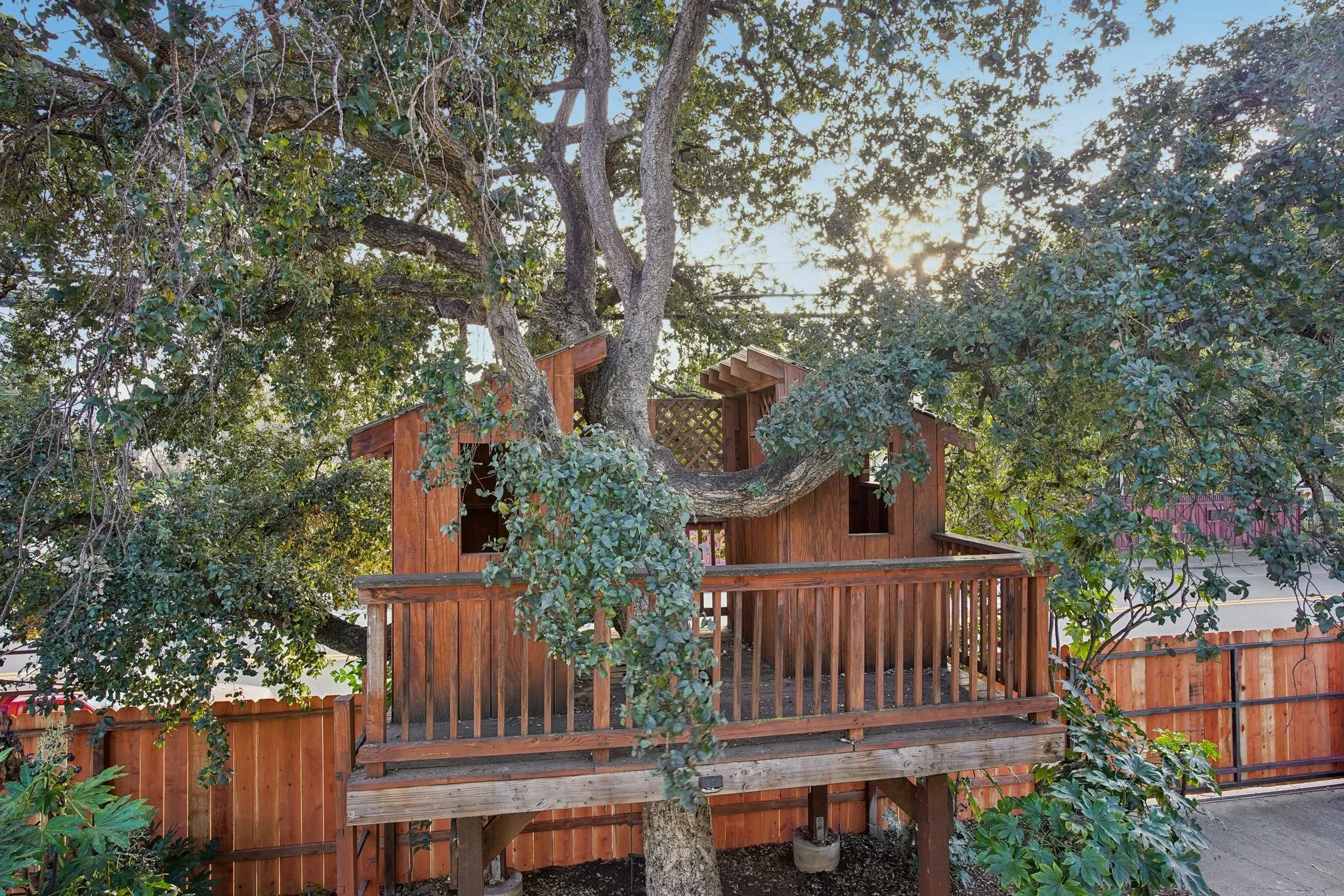 50-web-or-mls-Hampton Ave-050.jpg