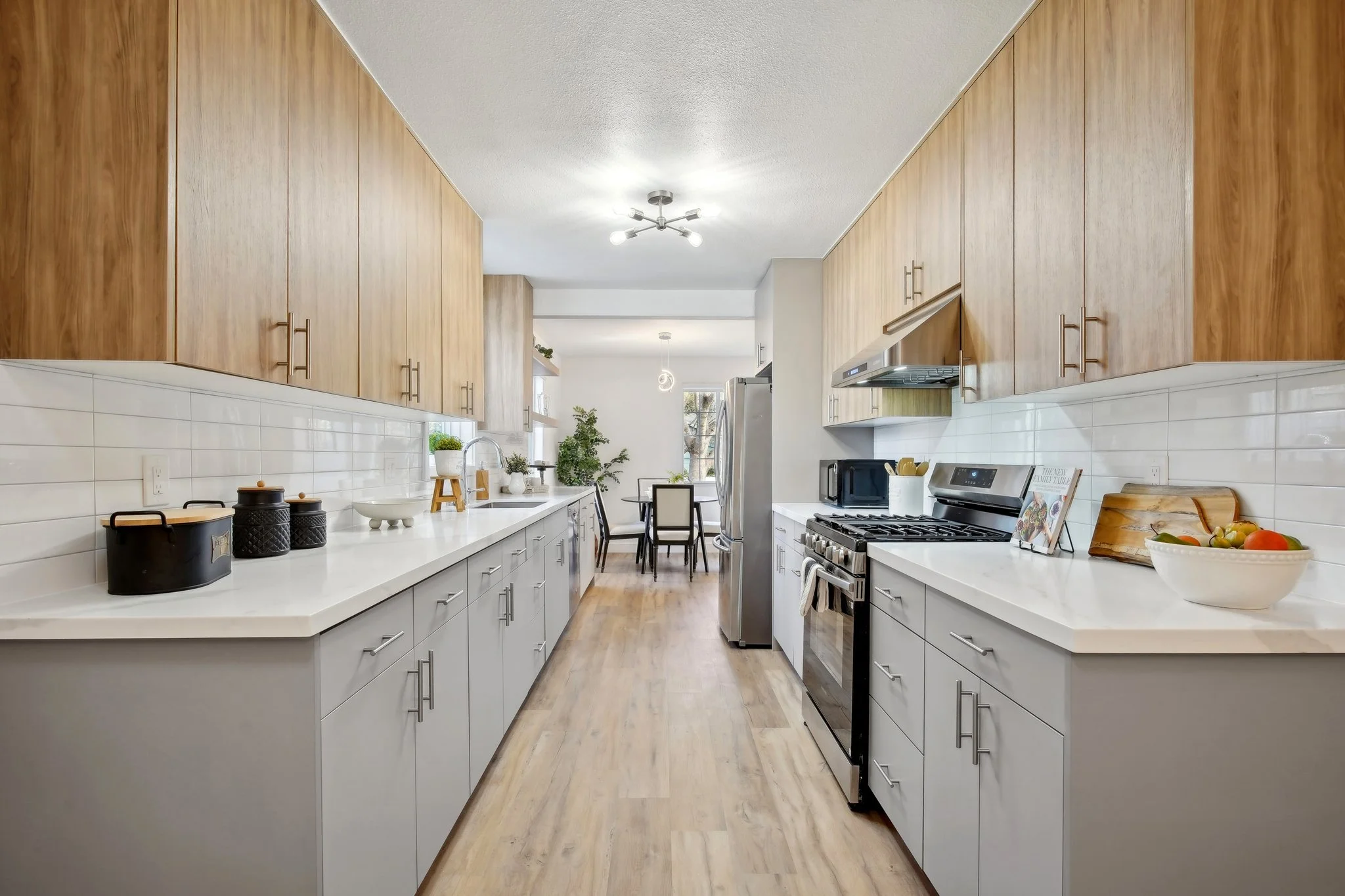 17-web-or-mls-Hampton Ave-017.jpg