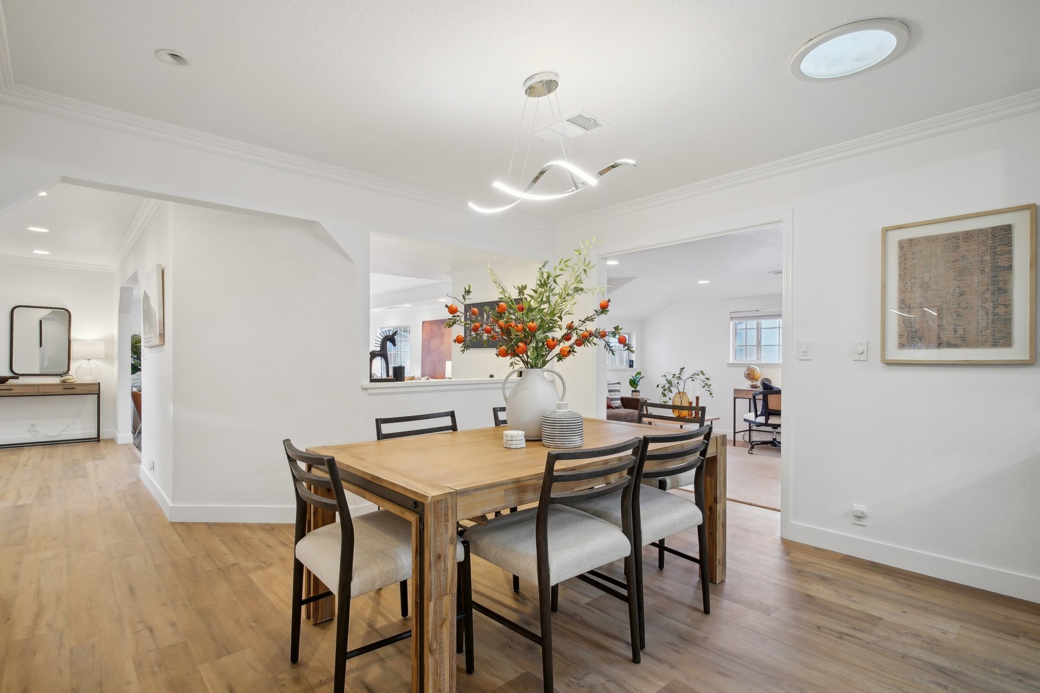 16-web-or-mls-Hampton Ave-016.jpg