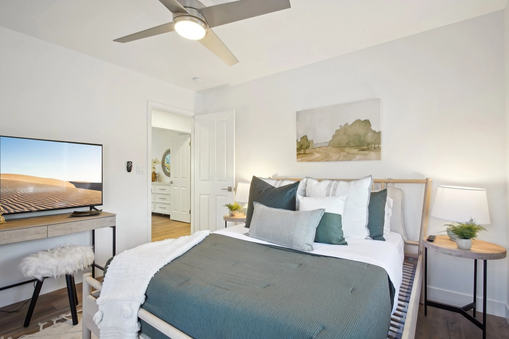 34-web-or-mls-Hampton Ave-034.jpg