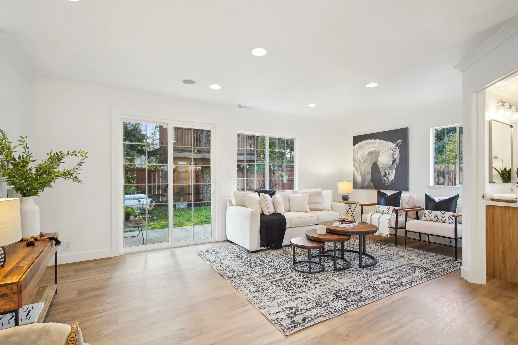 7-web-or-mls-Hampton Ave-007.jpg