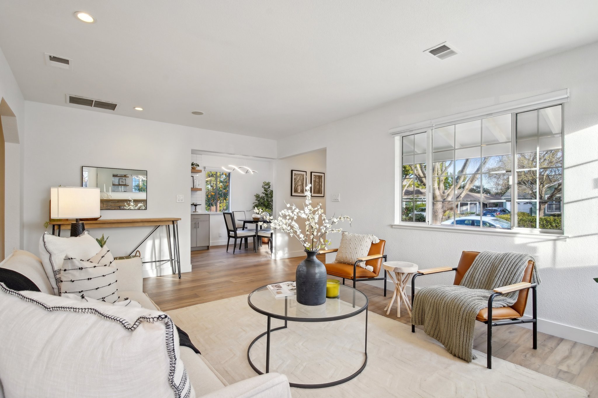 10-web-or-mls-Hampton Ave-010.jpg