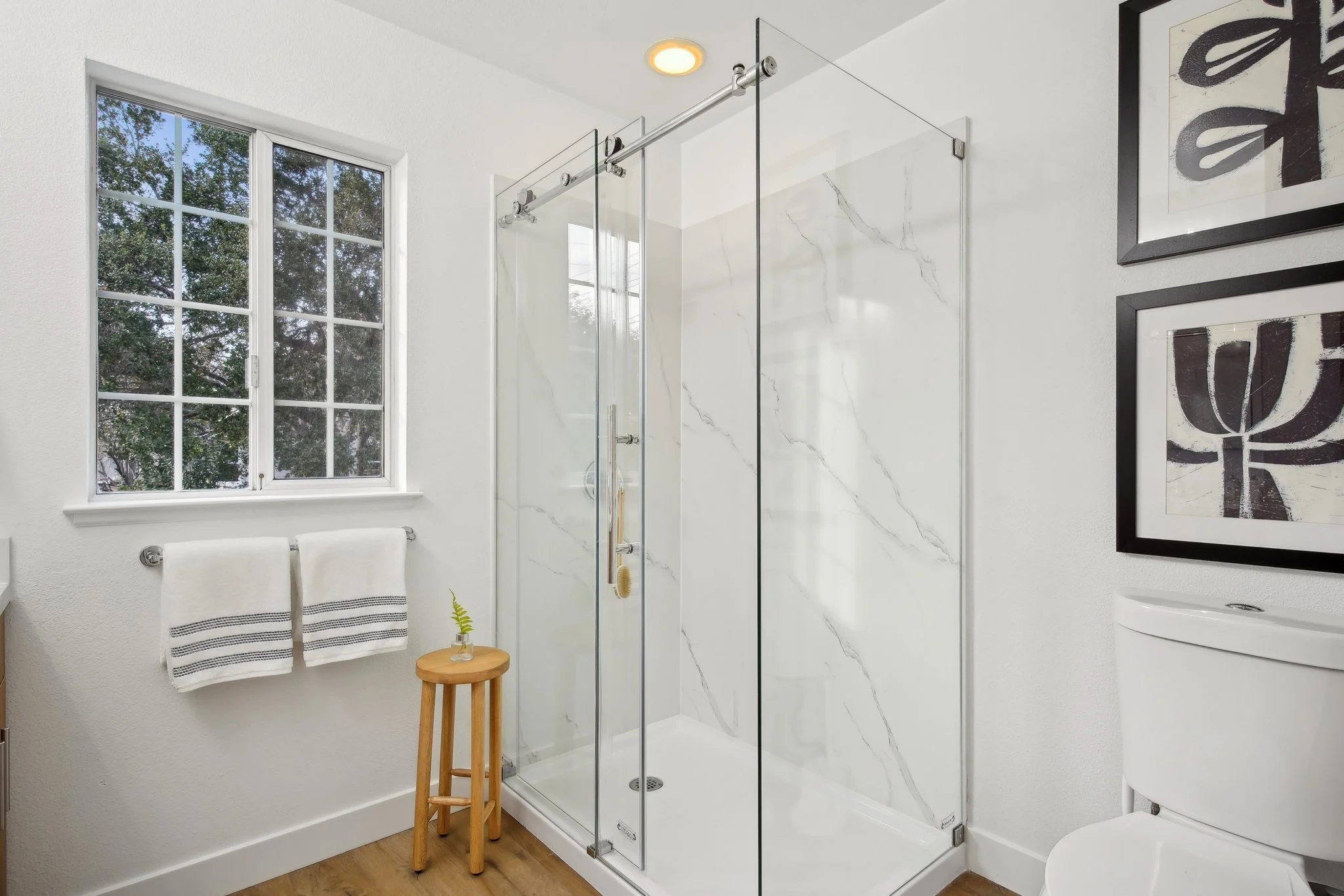 42-web-or-mls-Hampton Ave-042.jpg