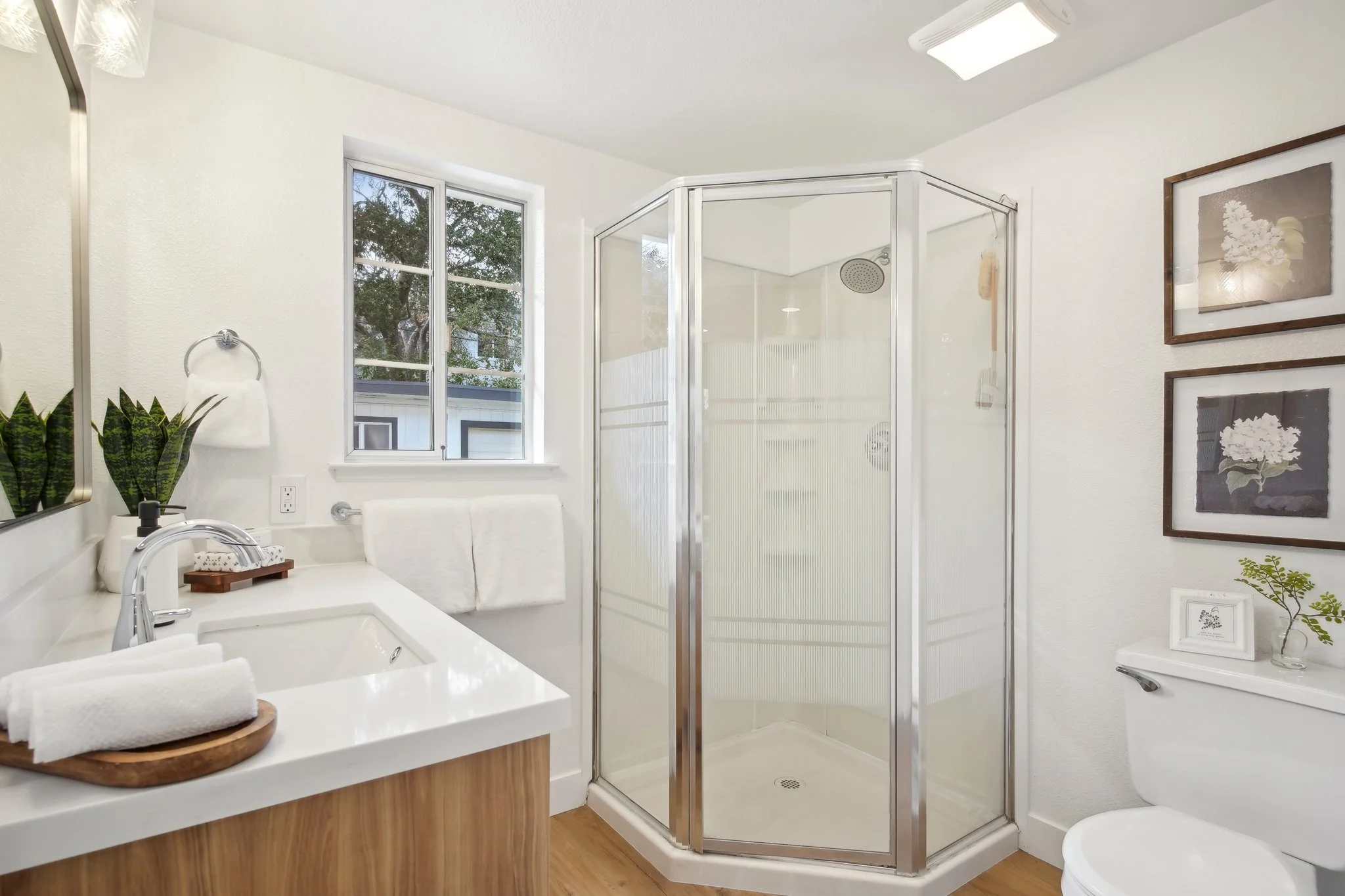 29-web-or-mls-Hampton Ave-029.jpg