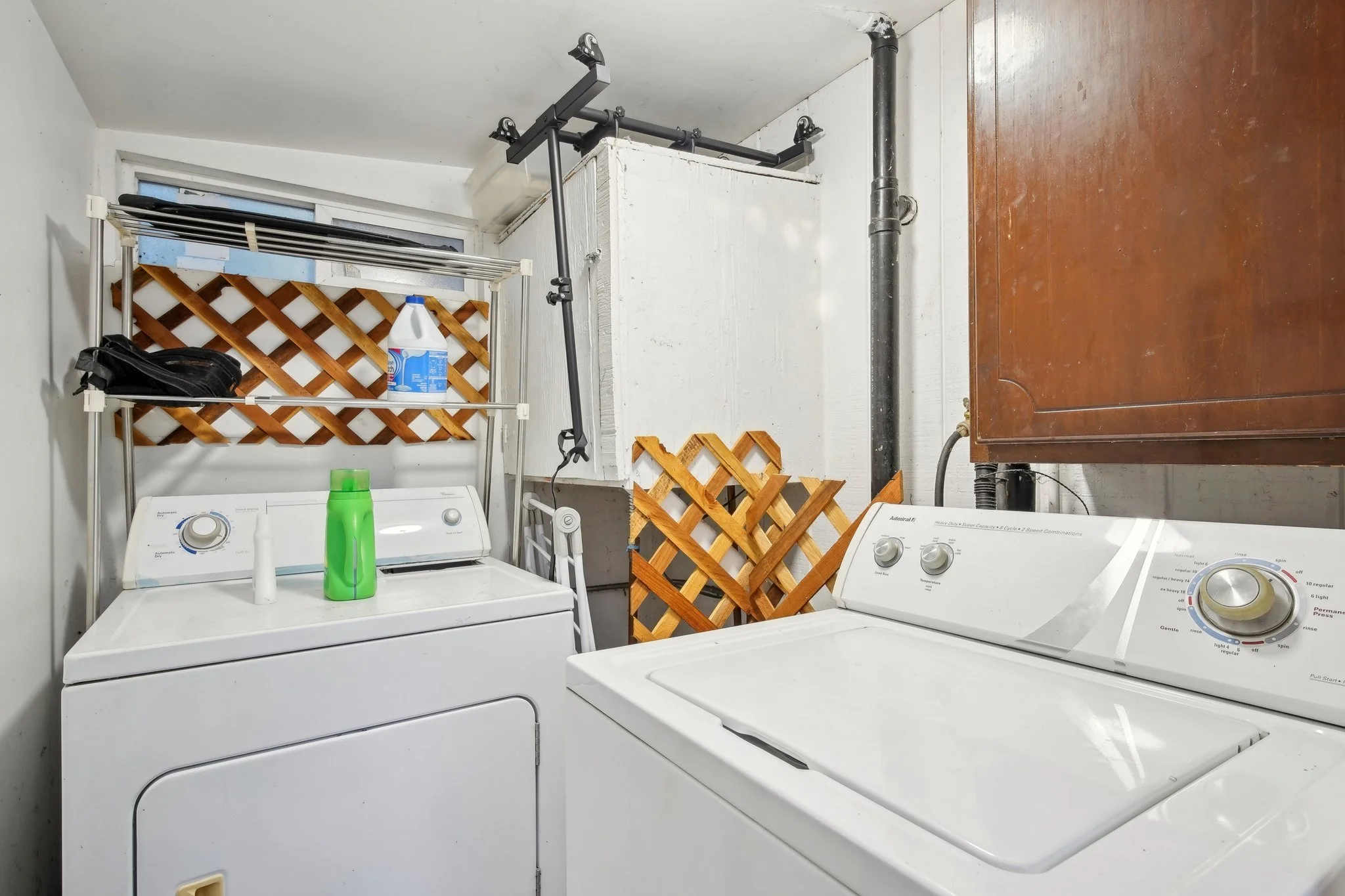 47-web-or-mls-Hampton Ave-047.jpg