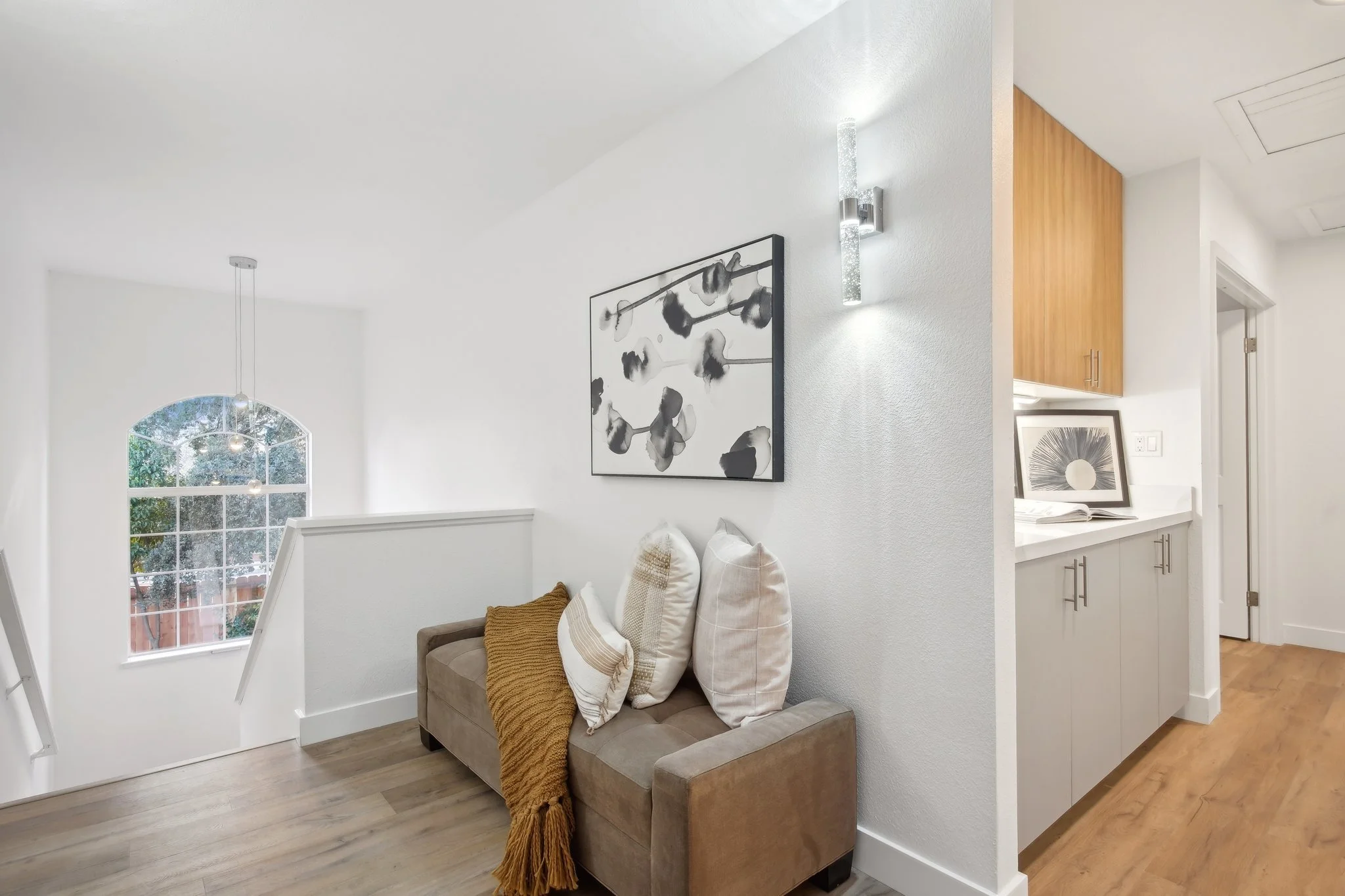 31-web-or-mls-Hampton Ave-031.jpg