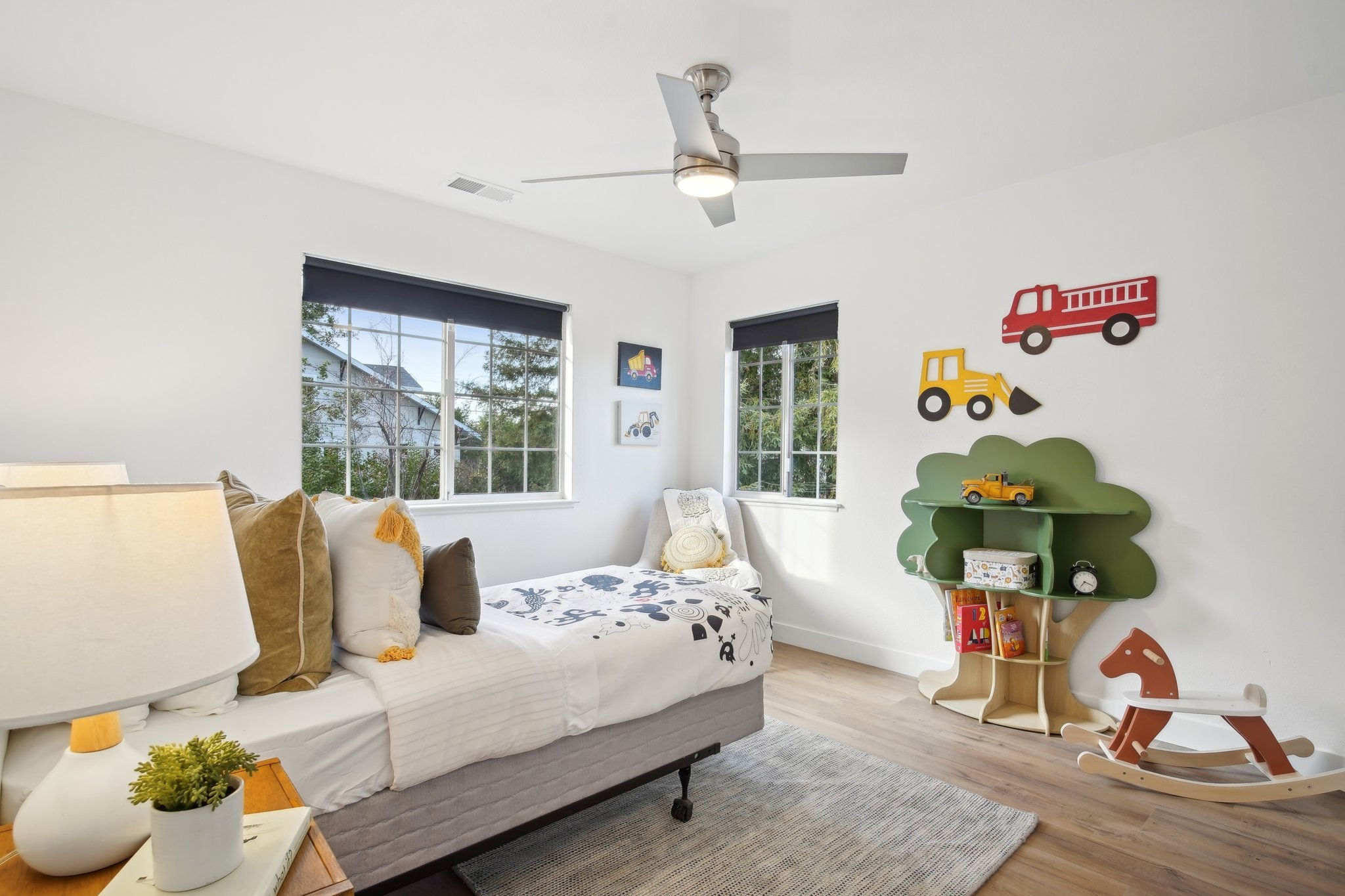 35-web-or-mls-Hampton Ave-035.jpg