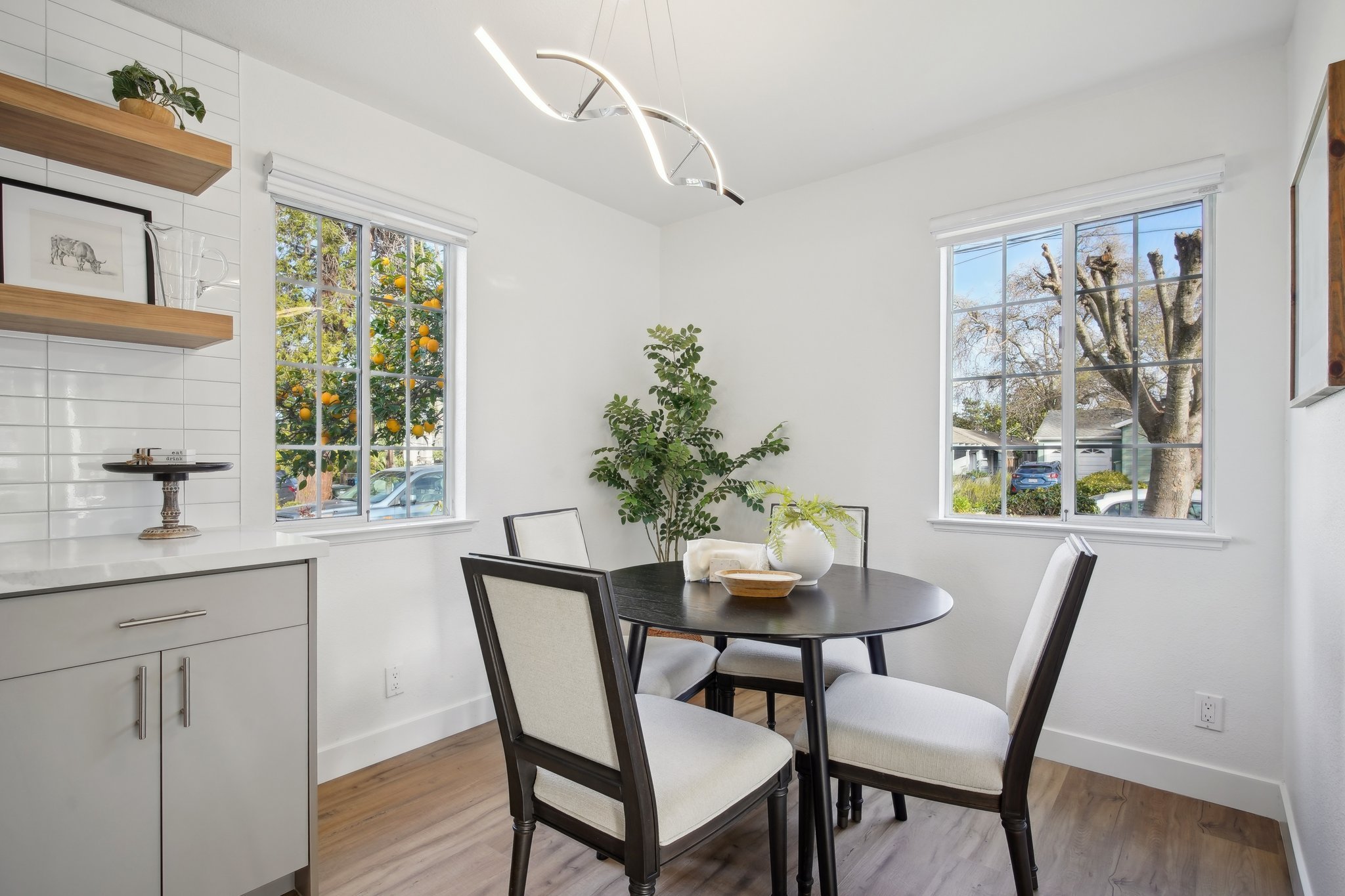 14-web-or-mls-Hampton Ave-014.jpg