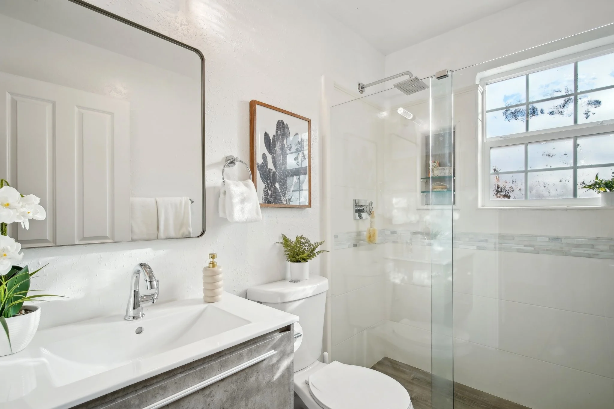 26-web-or-mls-Hampton Ave-026.jpg