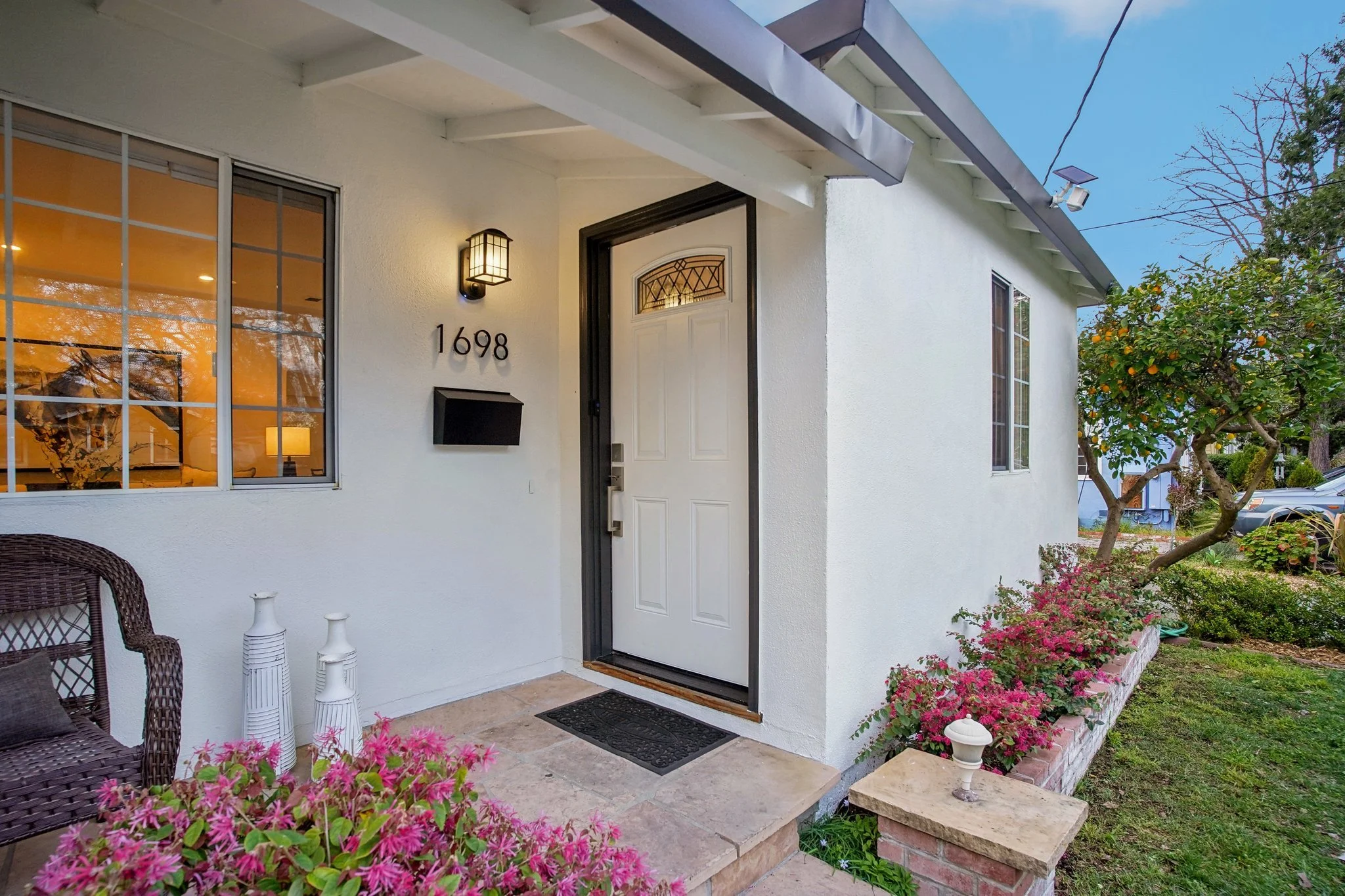 4-web-or-mls-Hampton Ave-004.jpg