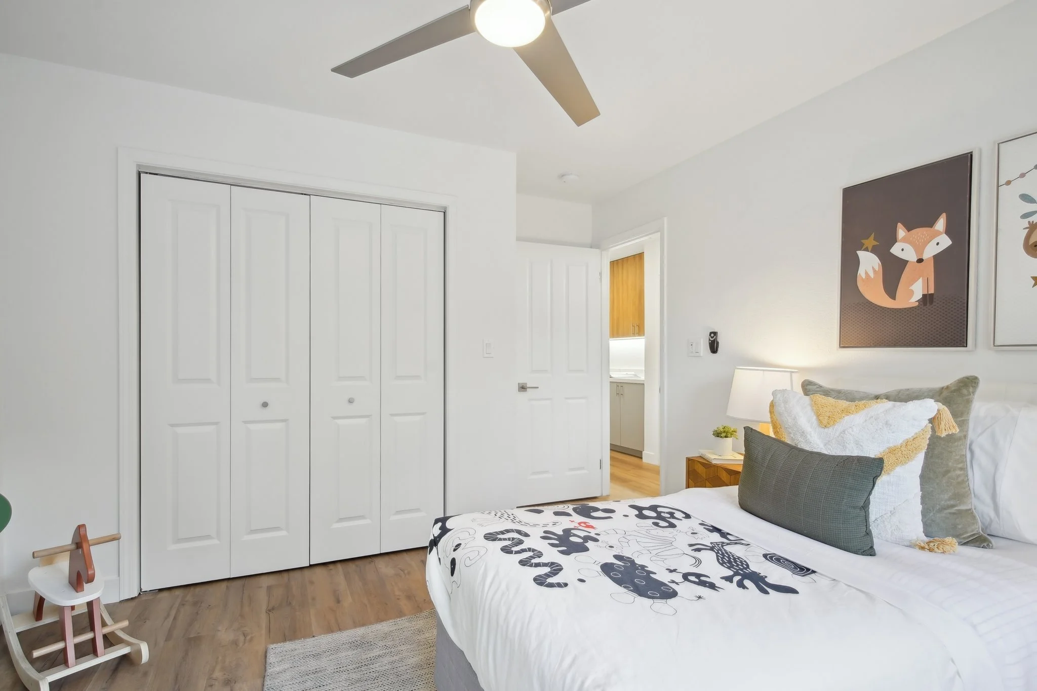 36-web-or-mls-Hampton Ave-036.jpg