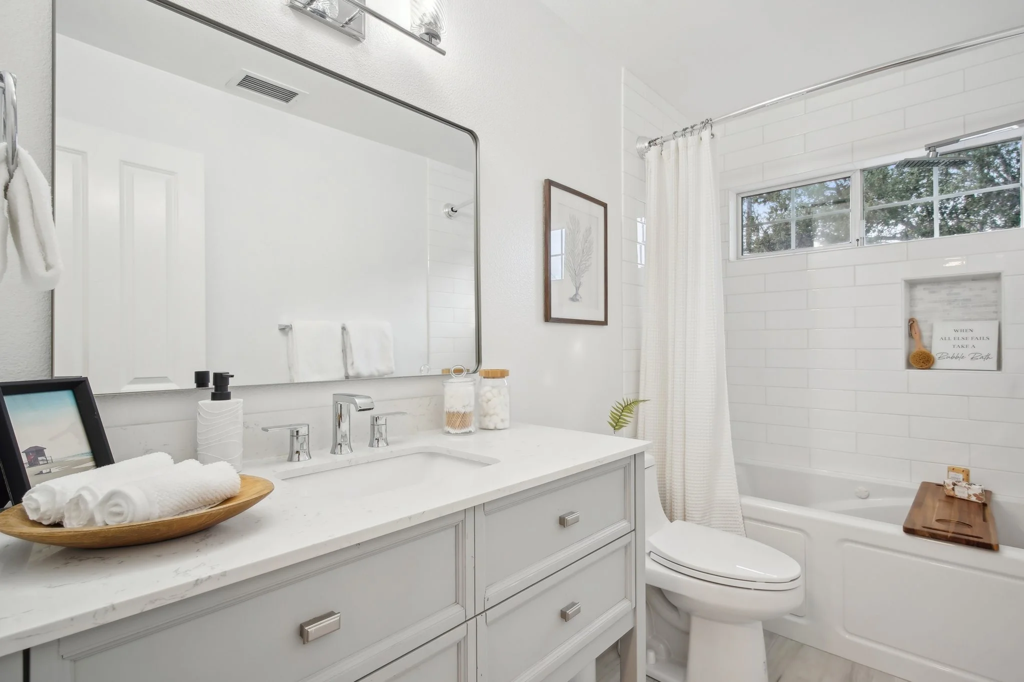 37-web-or-mls-Hampton Ave-037.jpg