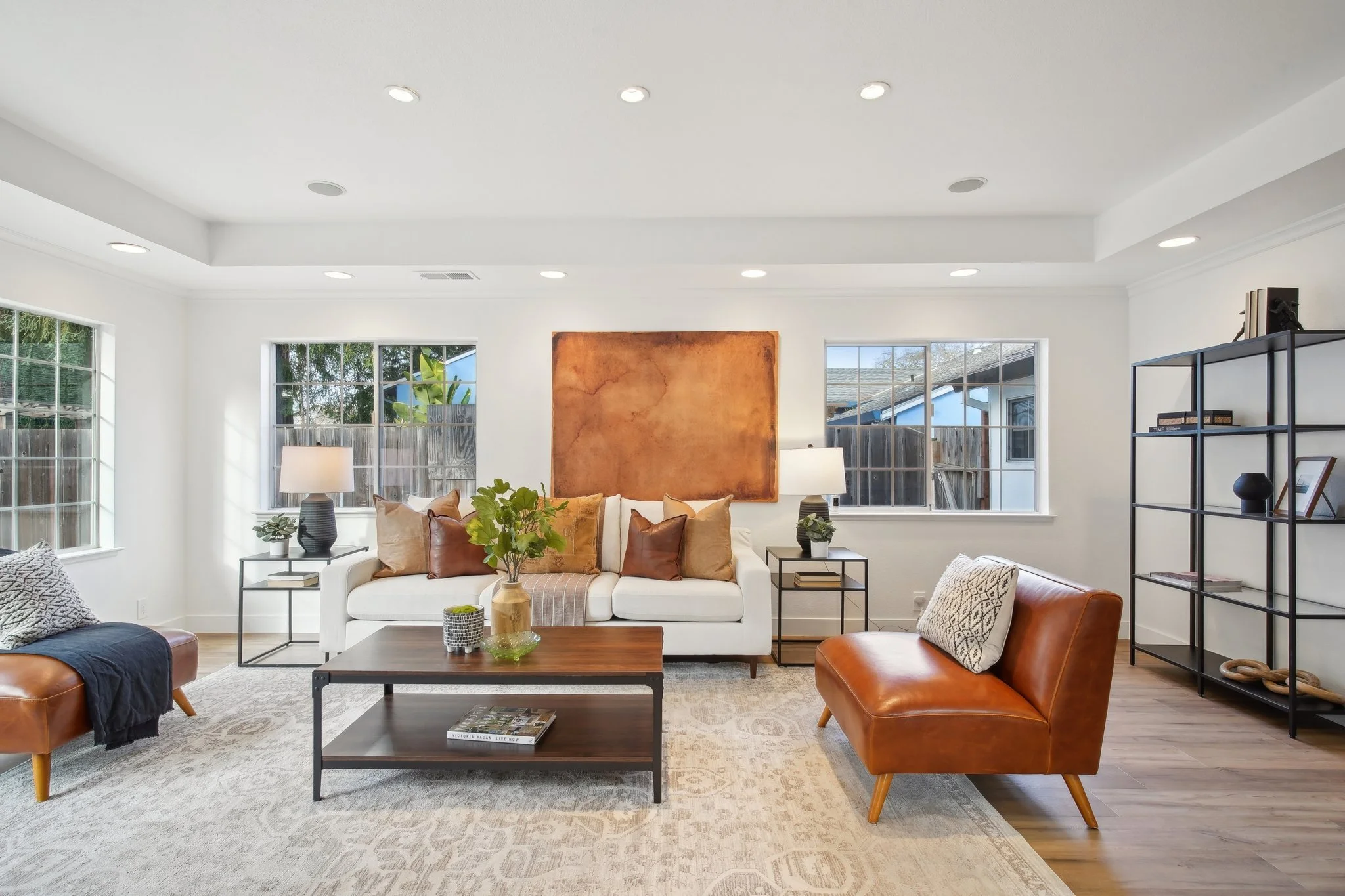 5-web-or-mls-Hampton Ave-005.jpg