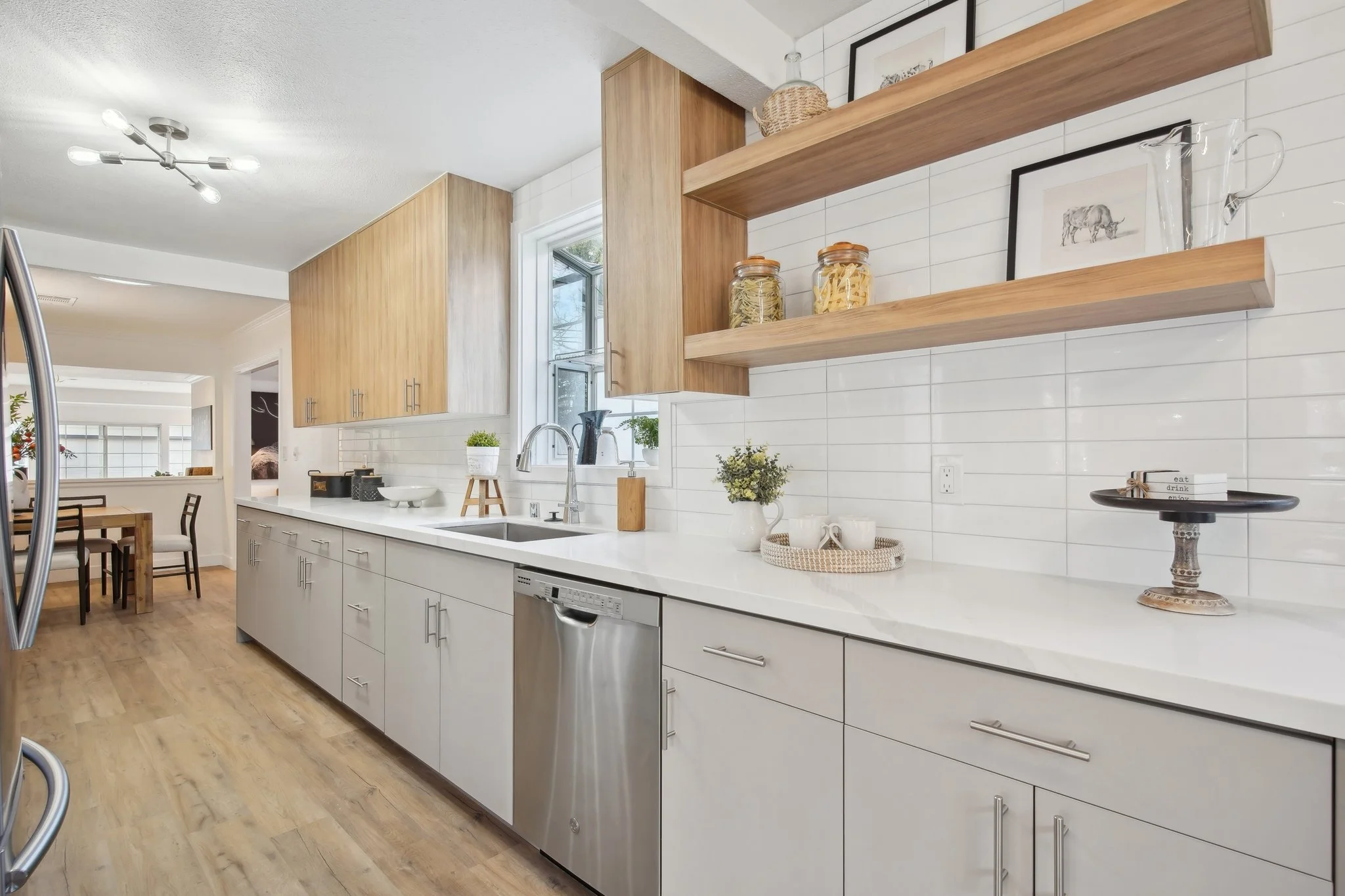 20-web-or-mls-Hampton Ave-020.jpg