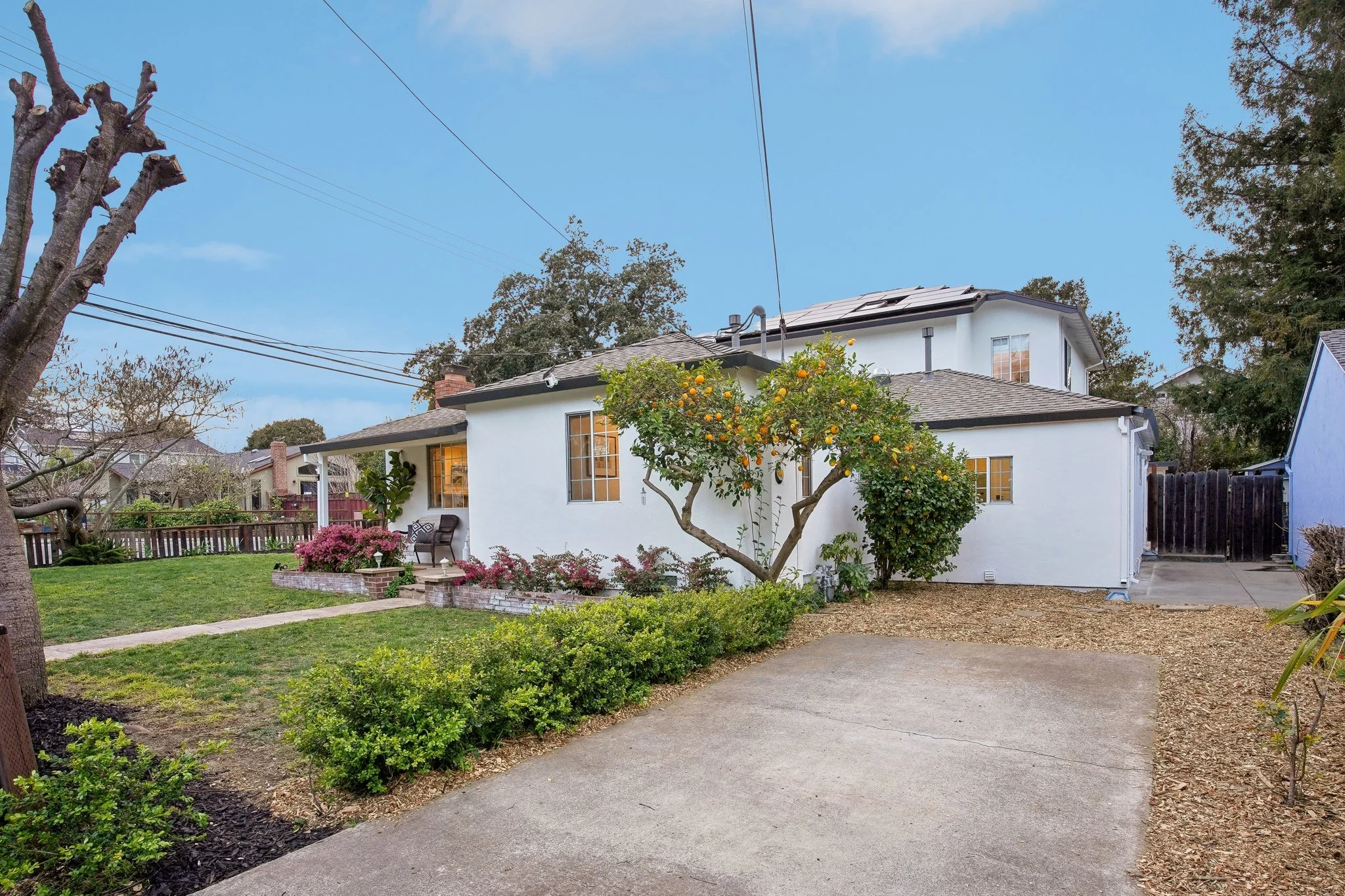 3-web-or-mls-Hampton Ave-003.jpg