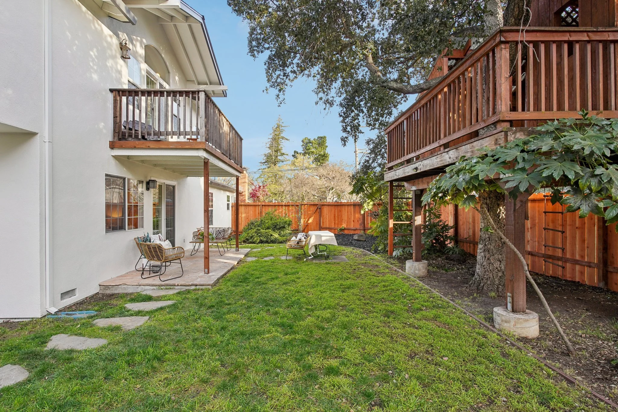 52-web-or-mls-Hampton Ave-052.jpg