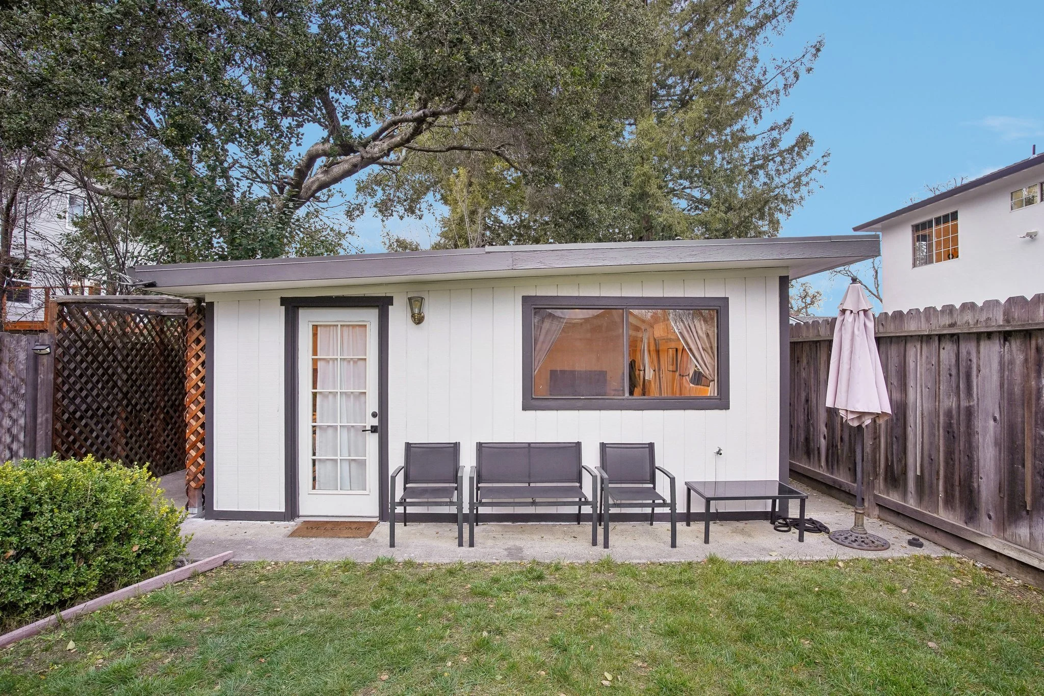 58-web-or-mls-Hampton Ave-058.jpg