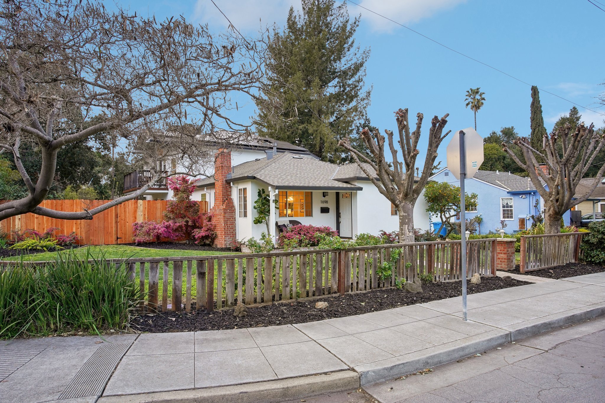 2-web-or-mls-Hampton Ave-002.jpg