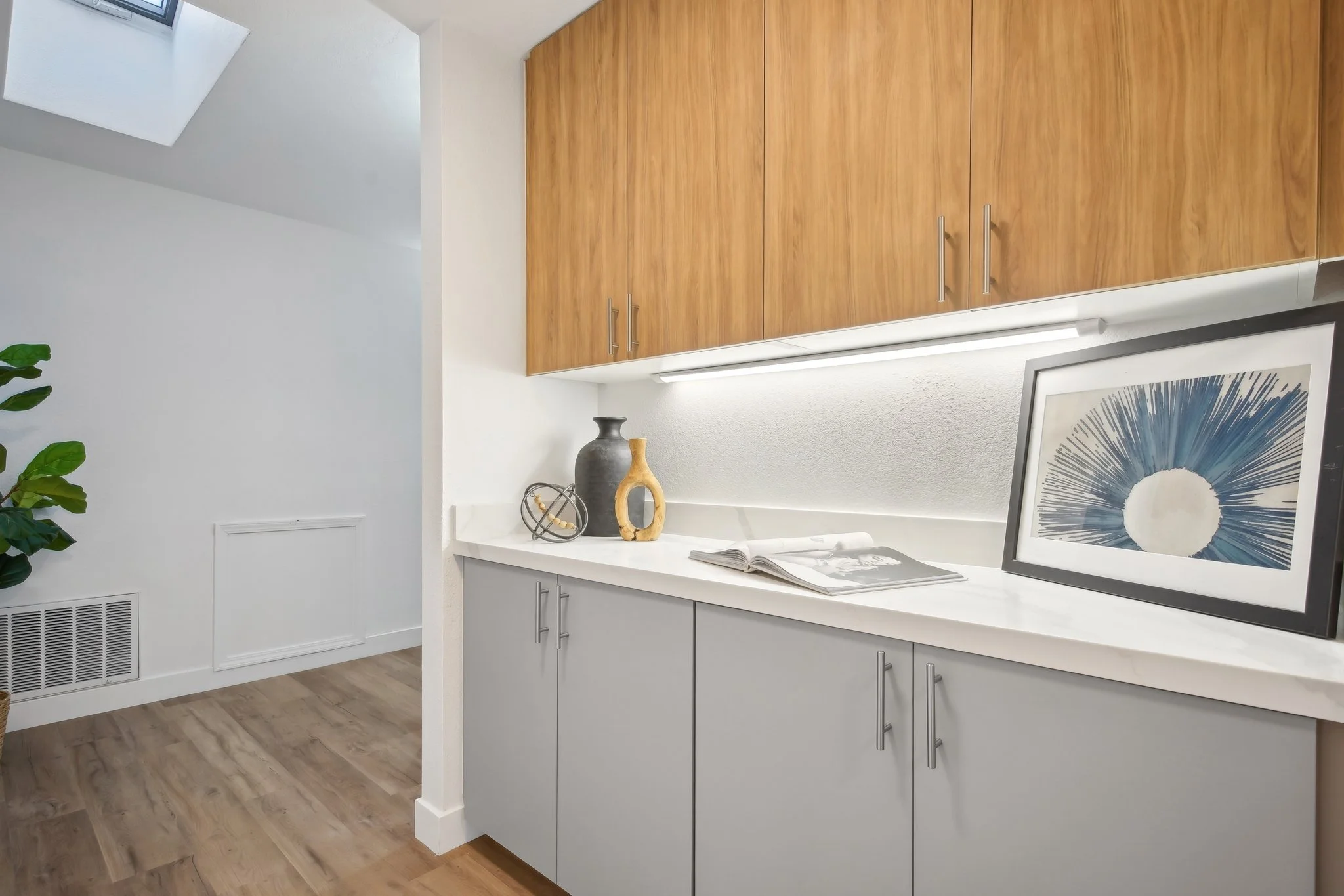 32-web-or-mls-Hampton Ave-032.jpg