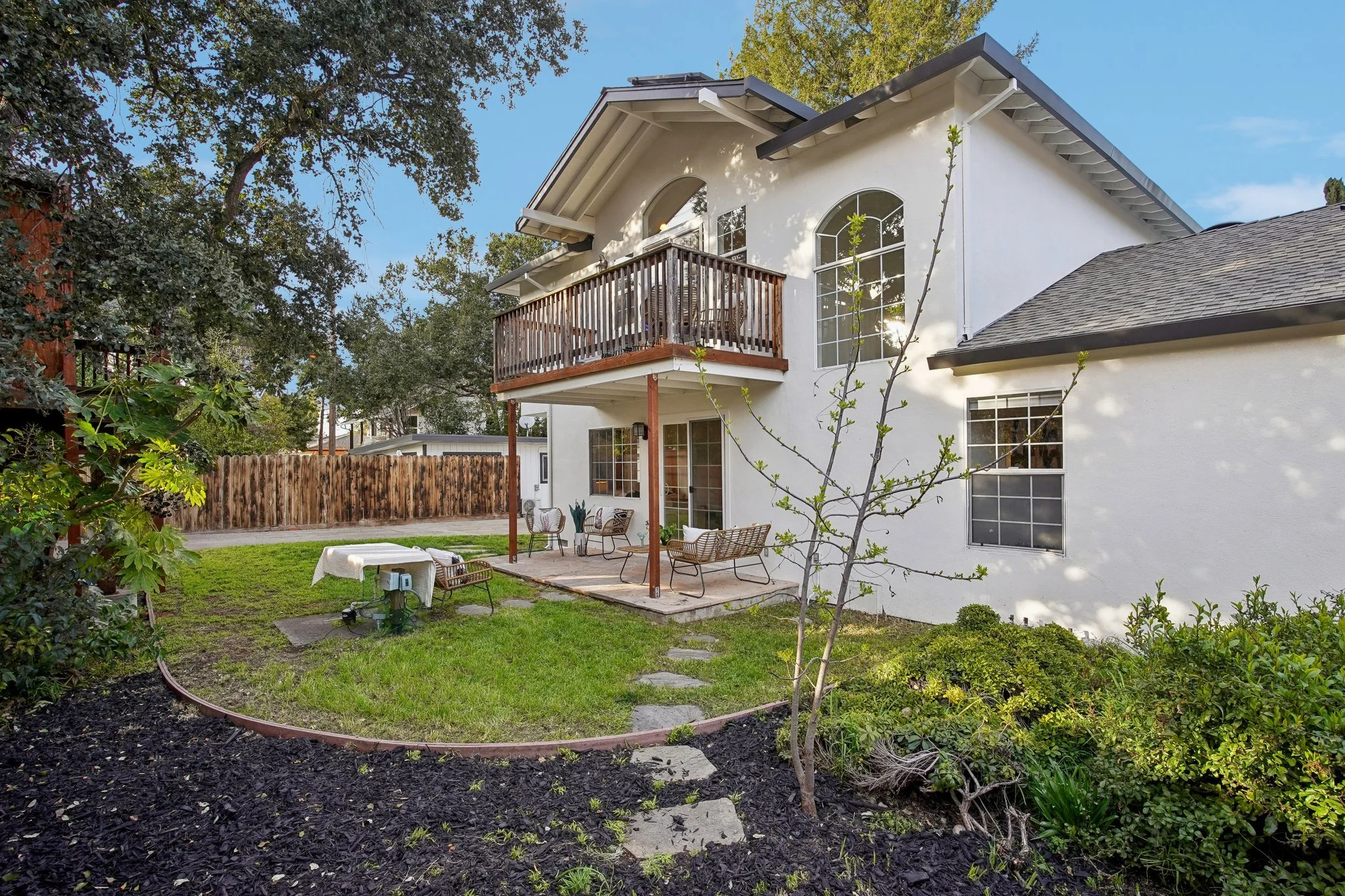 54-web-or-mls-Hampton Ave-054.jpg