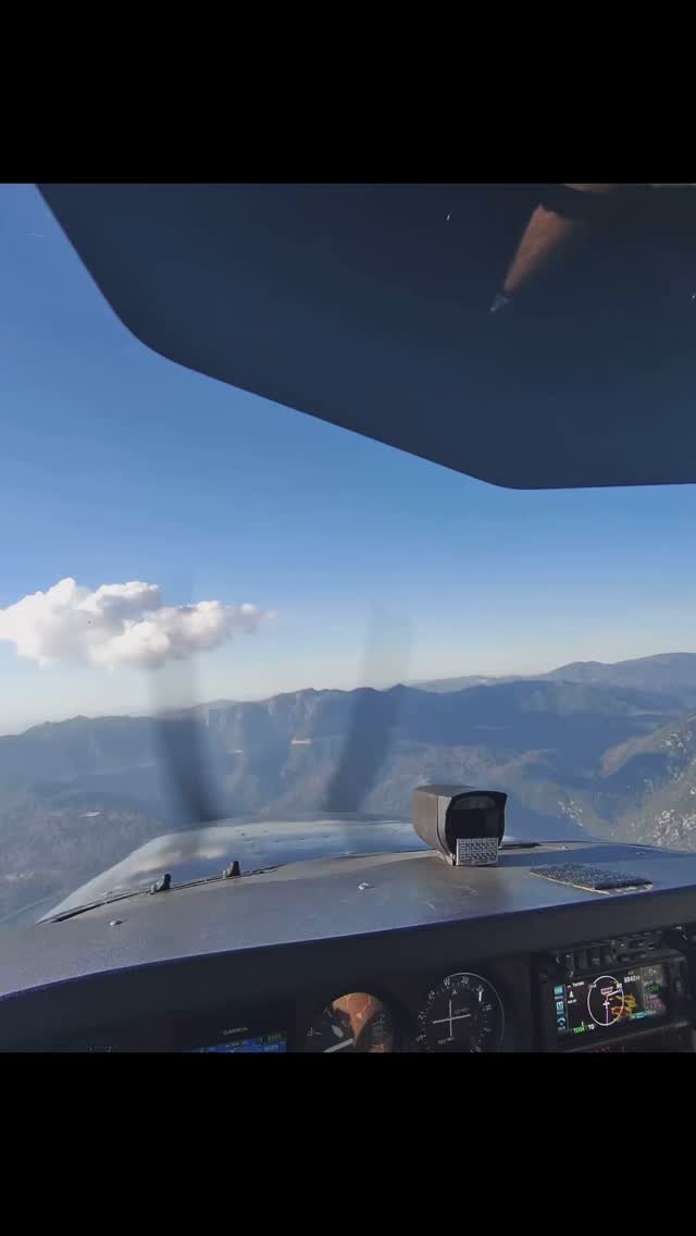 A scenic landing at Big Bear City Airport (L35). We flew up from Montgomery Field at 8,500ft, passed over Redlands, then followed Big Bear Creek up into the mountains. A top destination for SoCal pilots! #flying #bigbear #bigbearcityairport