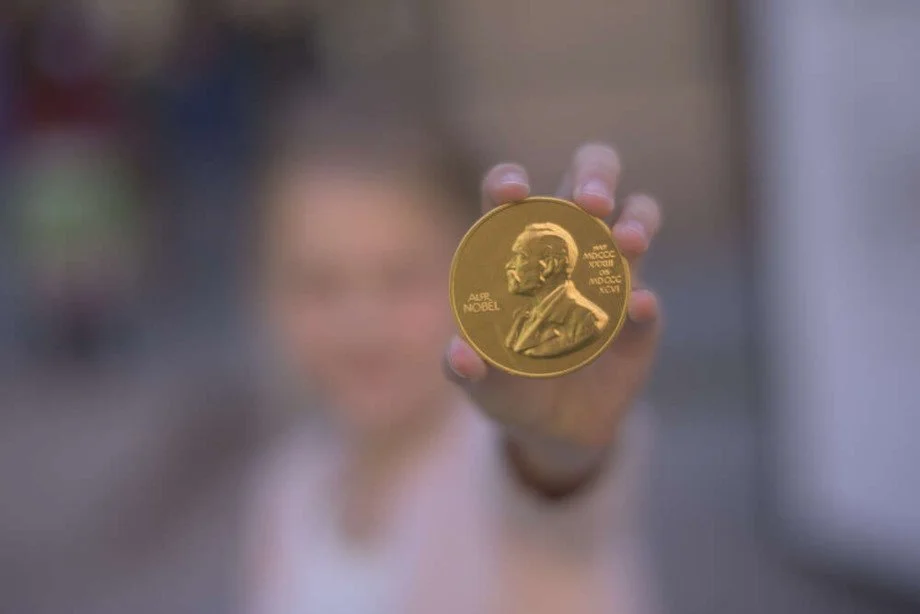 Nobelprisane 2025 forklart for folk flest