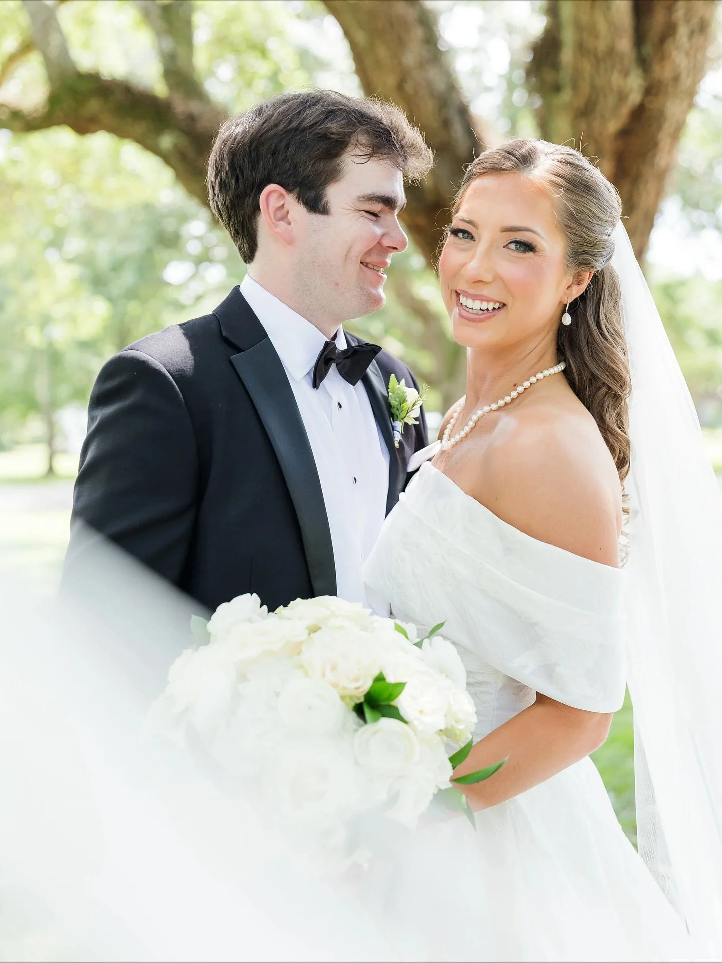A beautiful beginning for Alex and Brooks at Oak Crest Mansion! 

📸: @kaycestorkphotography