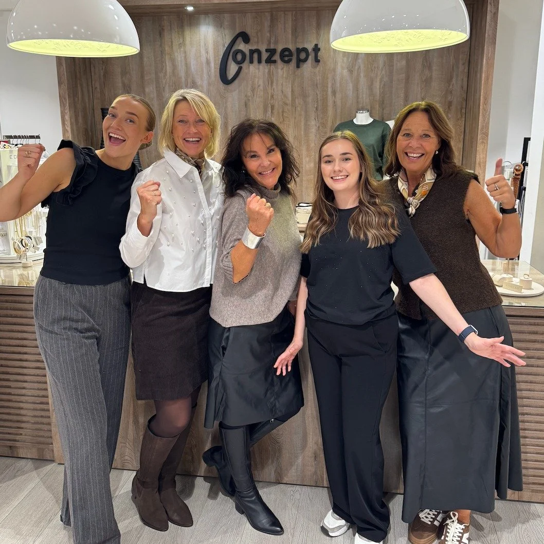 Vi l&oslash;fter hatten og sender en hyllest til @conzeptstore.no 🙌 - gratulerer med fult hus og vellykket kundekveld i g&aring;r!

Tusen takk for at vi fikk v&aelig;re med &aring; bidra! Vi elsker &aring; se v&aring;re kunder lykkes! 💯