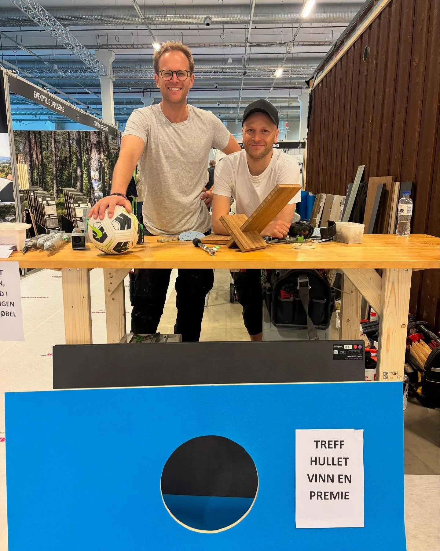 @hakkespettendesign og @plankekjoering st&aring;r klare for &aring; ta i mot deg i hall 2🫵🏼🤩Her kan du delta i konkurranser og vinne premier🤎👏🏼#hyttemessen #hakkespettendesign #hakkespetten #norskdesign @eventyrligoppussing