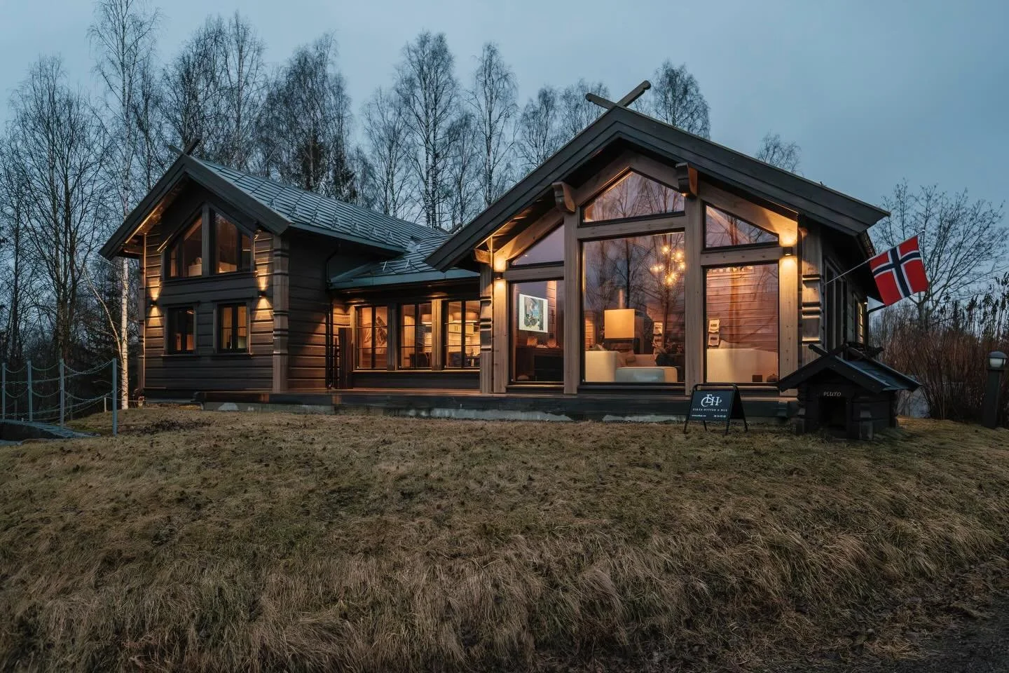 Eik&aring;s hytter og hus kommer til Hyttemessen 2026, klare for &aring; inspirere deg med vakre hytter og solide bygg tradisjonelt forankret i norsk h&aring;ndverk. 

&laquo;Kom innom standen v&aring;r og oppdag muligheter for &aring; realisere akku