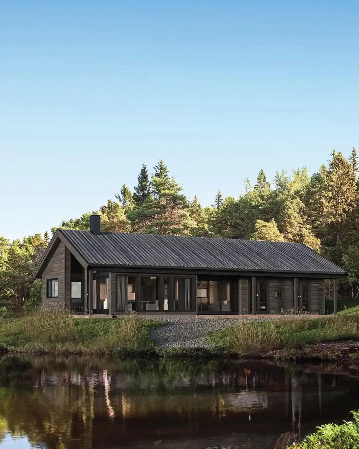 @idehytta bygger hytter med s&aelig;rpreg! M&oslash;t de p&aring; @hyttemessen 13.-15.mars for en hyggelig hytteprat🏡🤎