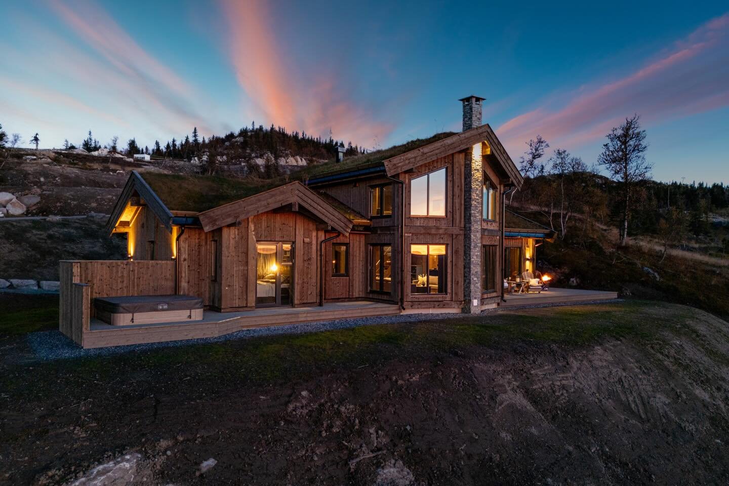 @mwc_hytter leverer kvalitetshytter med profesjonell og personlig oppf&oslash;lging gjennom hele prosessen! M&oslash;t dem p&aring; @hyttemessen 13.-15.mars🏡🤎🤩