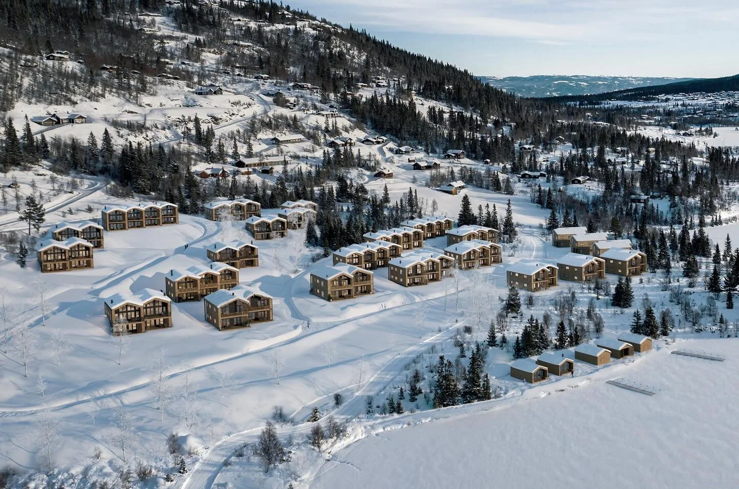 Nysgjerrig p&aring; Frigarden eller p&aring; jakt etter dr&oslash;mmehytta? Velkommen innom @norske_fjellhytter for en hyggelig tomte- og hytteprat! M&oslash;t dem p&aring; @hyttemessen 13.-15.mars🤩🏡🤎