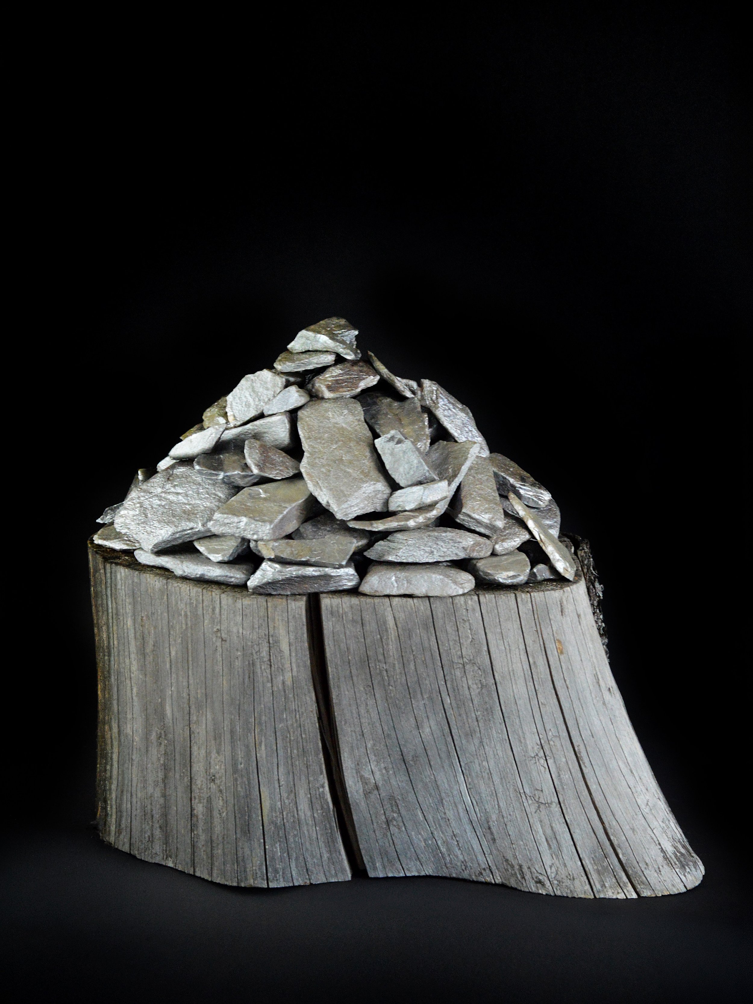 100 SILVER STONES.
One of eight works for my upcoming Camino exhibition.
What happens with these?

#workinprogress #conceptualart #installationart #exhibition