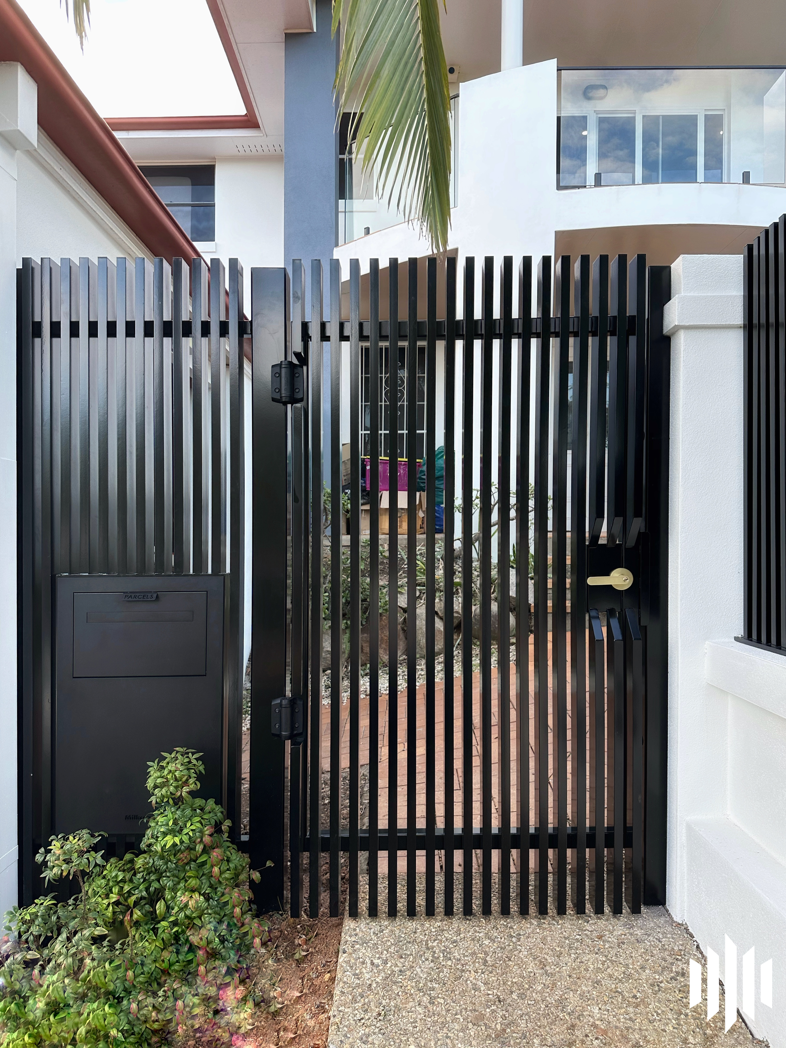 rail-less batten fencing-Brisbane-Black.png