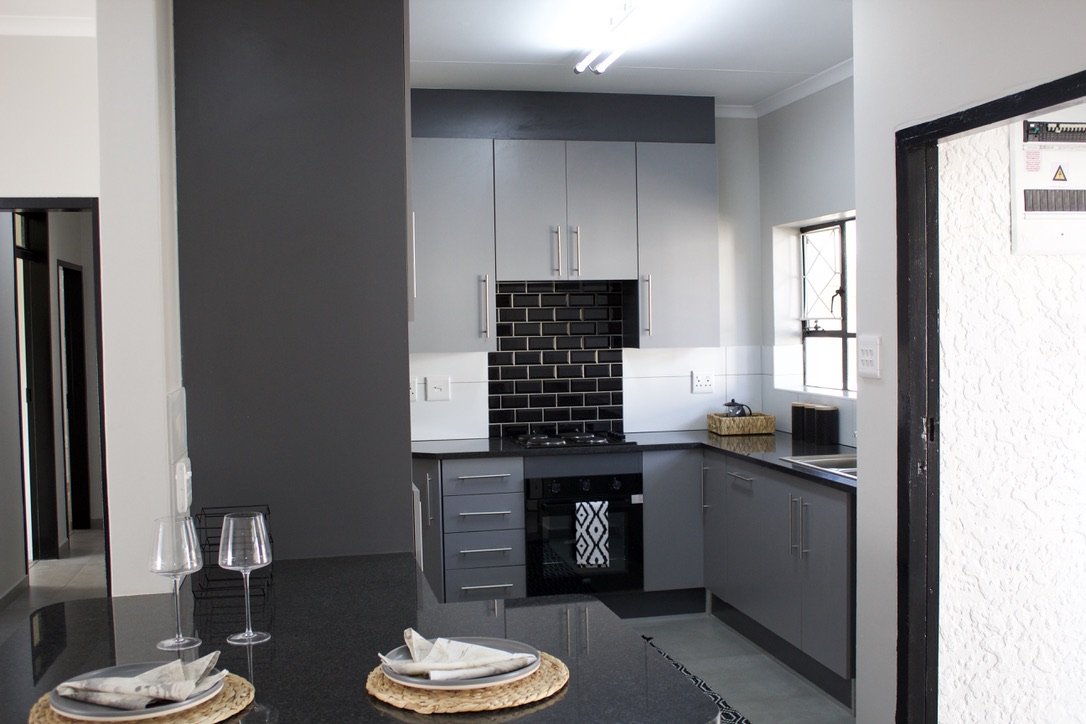 2. Kitchen.jpeg