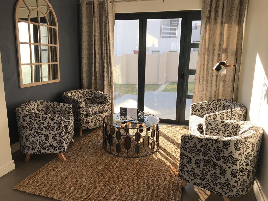 
Sun lounge