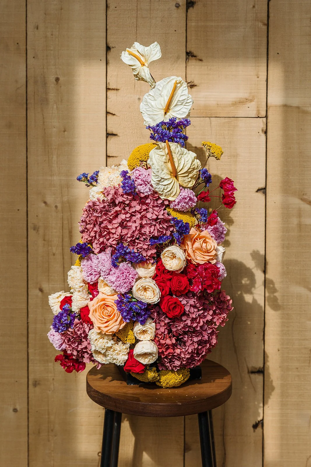 Floral centrepiece with preserved hydrangeas and anthuriums