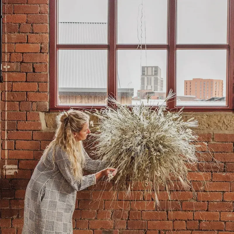 Installation process when designing a dried flower display