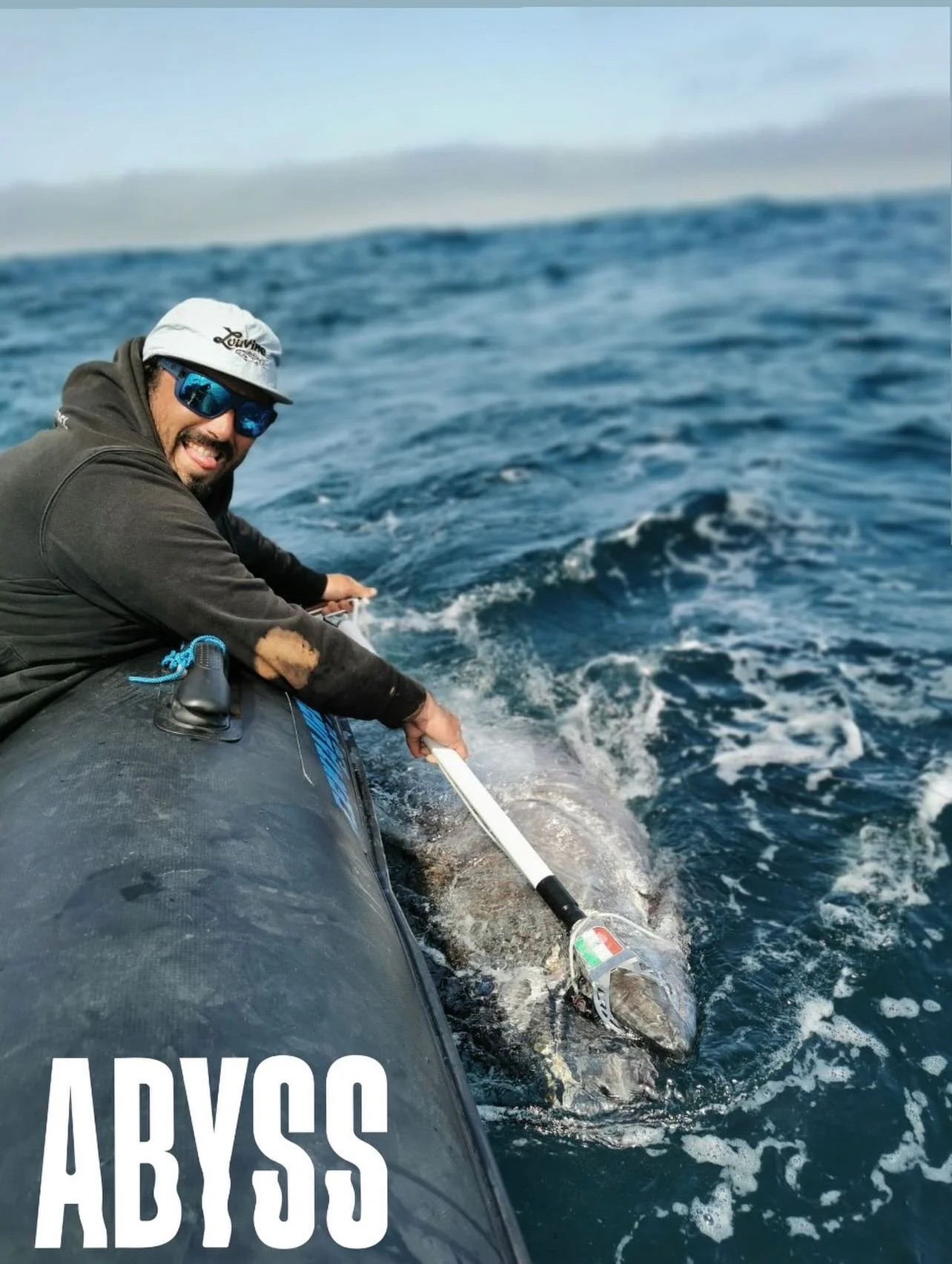 SOUVENIRS DE SAISON 🎣
________________________________________________

Ce thon rouge a marqu&eacute; la fin de saison 2025. Une photo qui me rappelle surtout tous les souvenirs partag&eacute;s avec vous durant cette premi&egrave;re saison. Merci &a