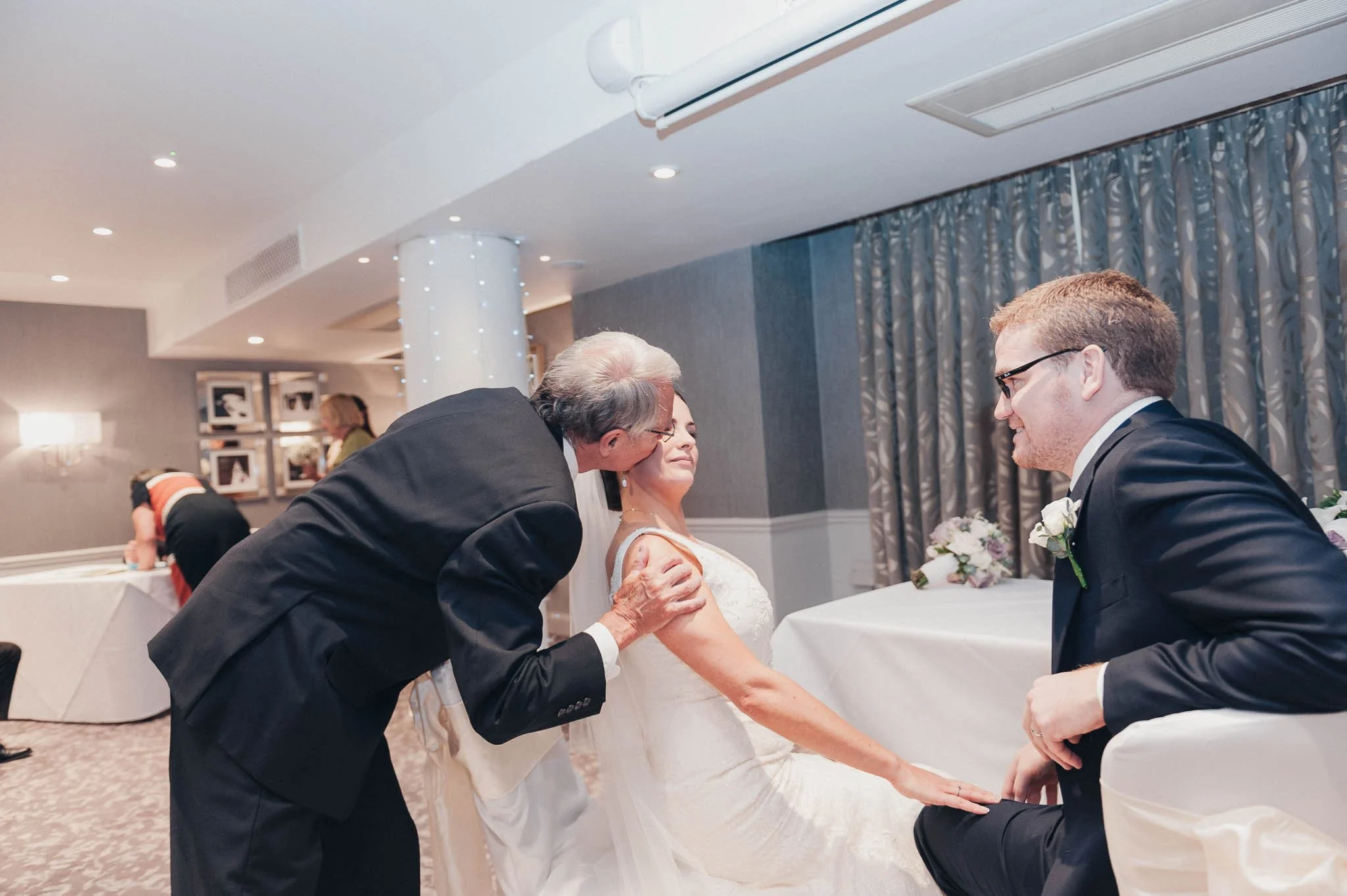 Guests greeting the bride and groom during the ceremony arrival at the Richmond Hill Hotel.