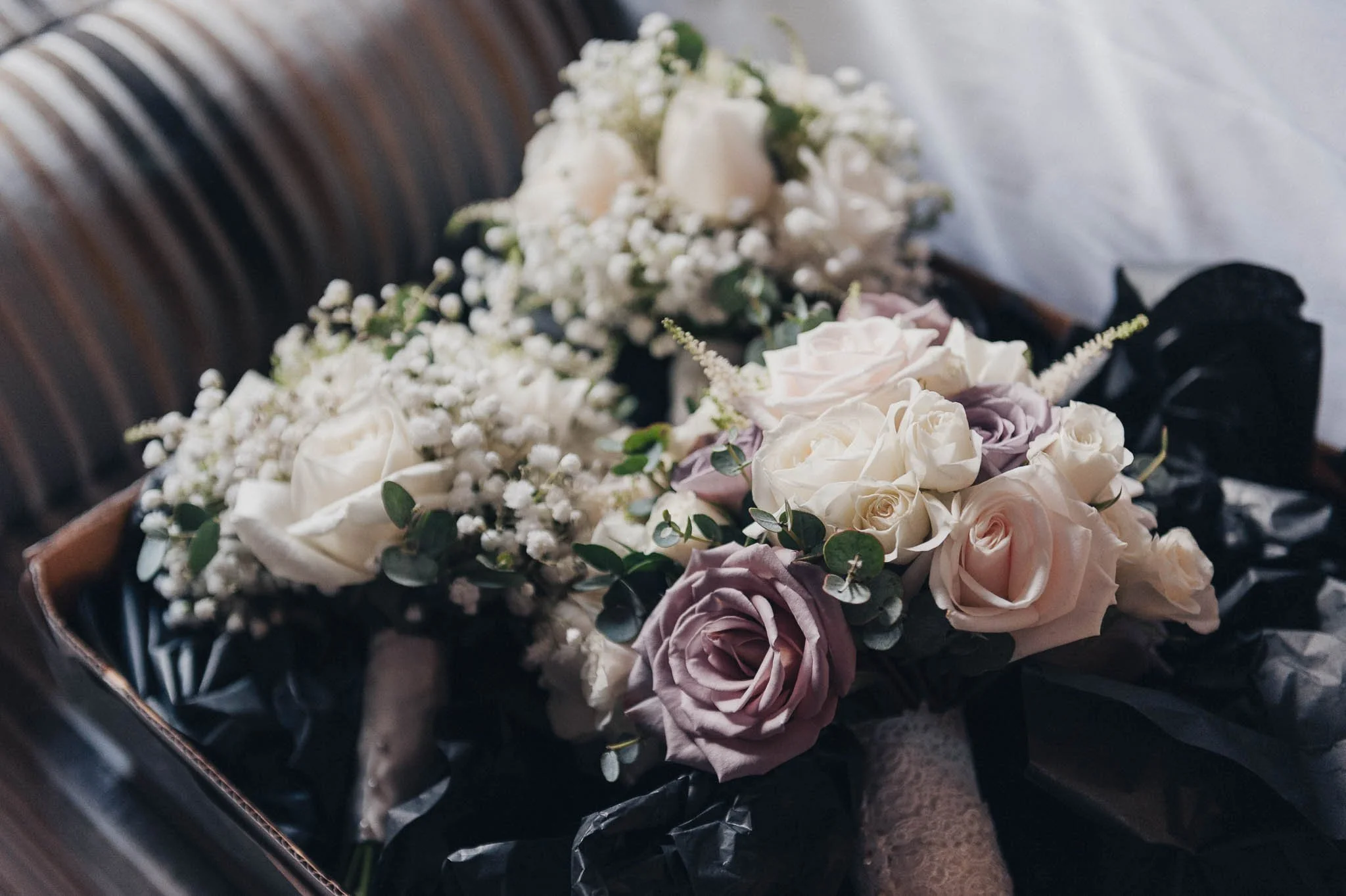 Bouquets made of white and lilac flowers placed together before the ceremony.