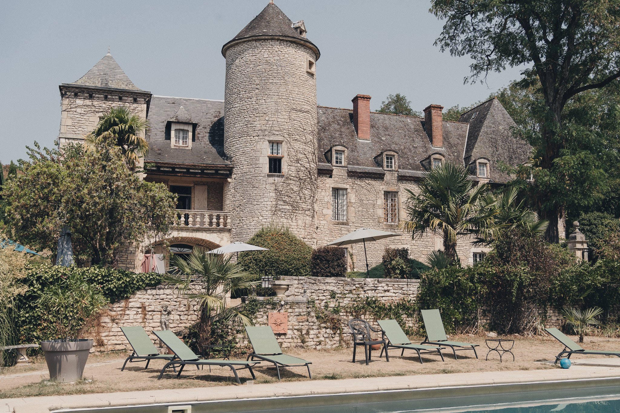 Exterior view of the château wedding venue in the Dordogne.