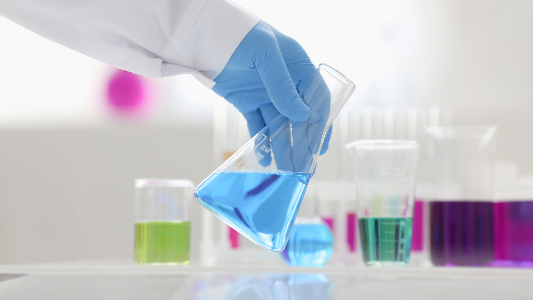 Bespoke vs Standard Formulations: A Brand Owner's Guide