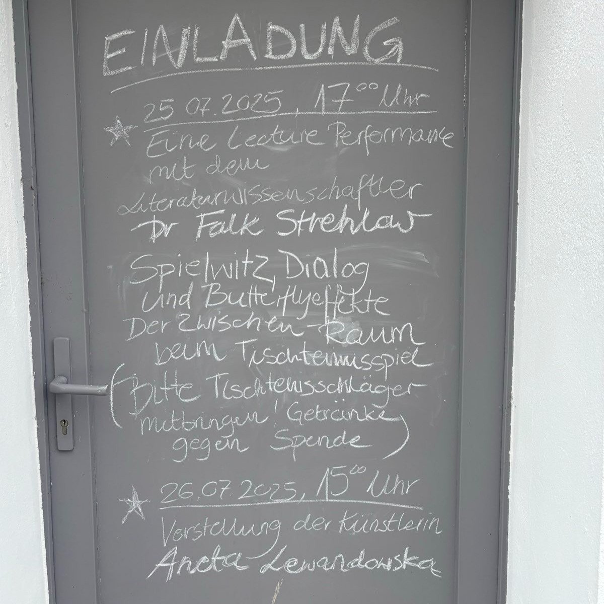 🏓🏓🏓Lecture Performance im Gemeindehaus🏓🏓🏓

SPIELWITZ, DIALOG UND BUTTERFLYEFFEKTE &ndash; DER ZWISCHEN-RAUM BEIM TISCHTENNISSPIEL 

Am Samstag, den 26. Juli 2025, um 17 Uhr, im Gemeindehaus Gro&szlig; Fredenwalde 44 mit dem Kulturwissenschaftle