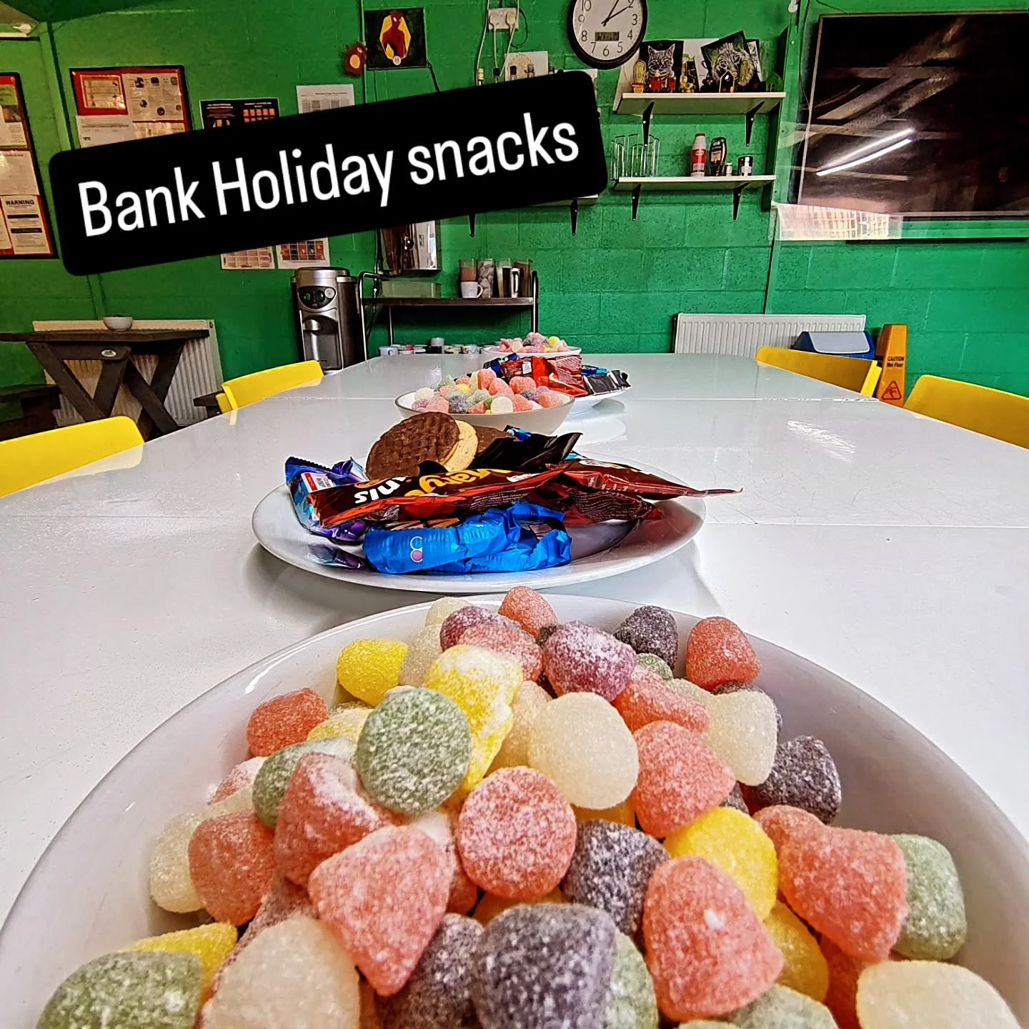 As always we are open longer today as it's a #bankholiday and the sun is shining 🌟 our guests have snacks until teatime at 5PM 

#charity #manchester #volunteer #volunteering