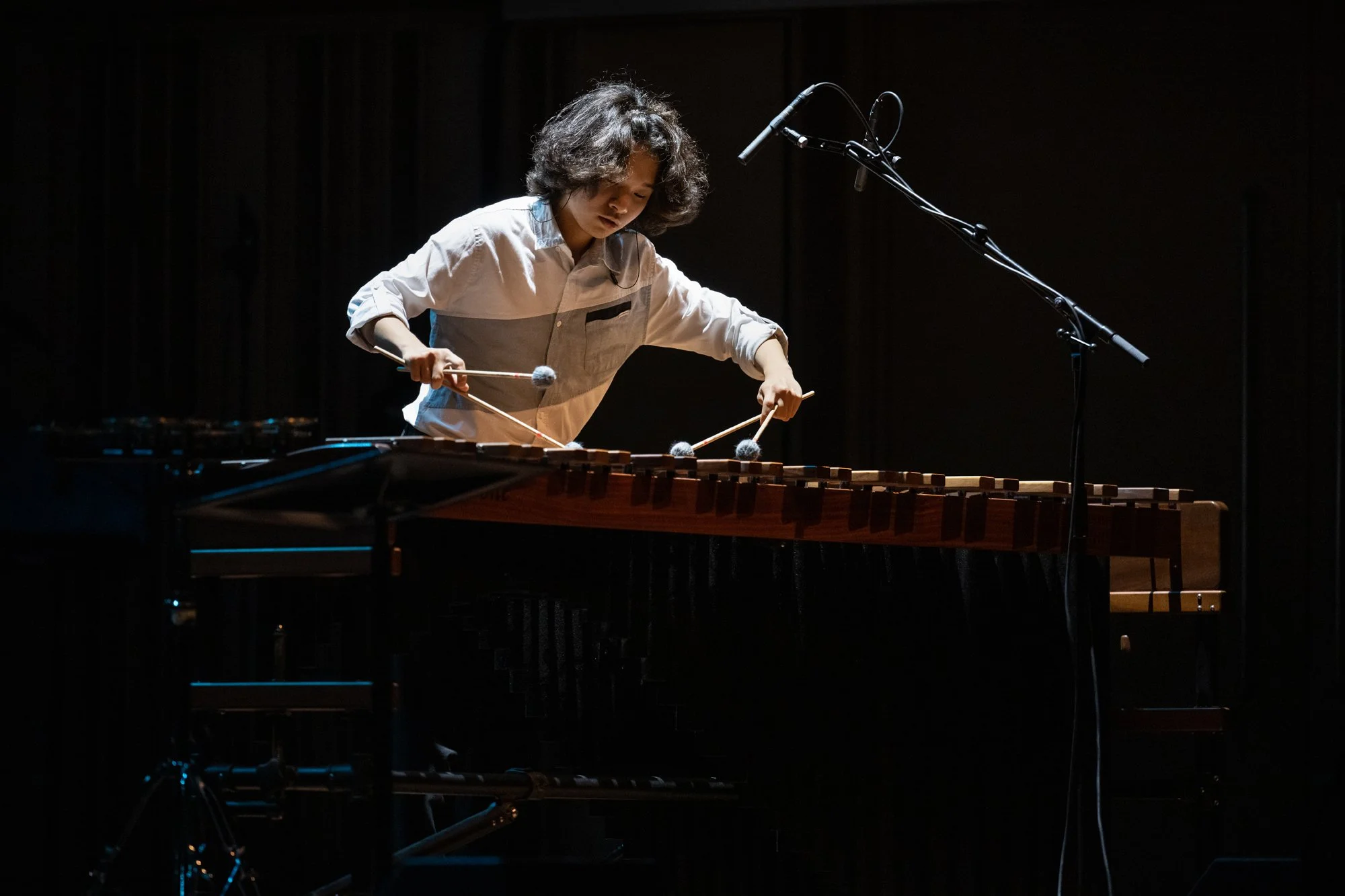 Keith Ng playing marimba on stage during the final of the Tromp Percussion Eindhoven 2022 competition